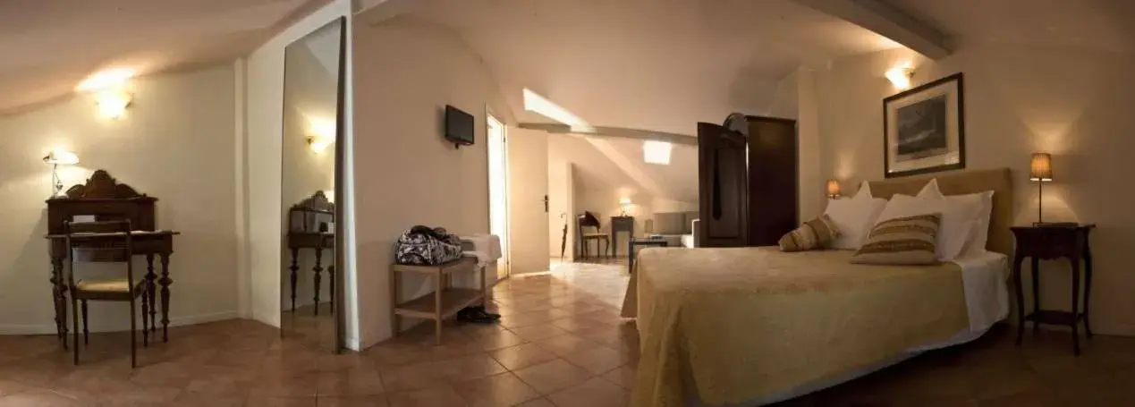 Bedroom, Seating Area in Albergo Orologio