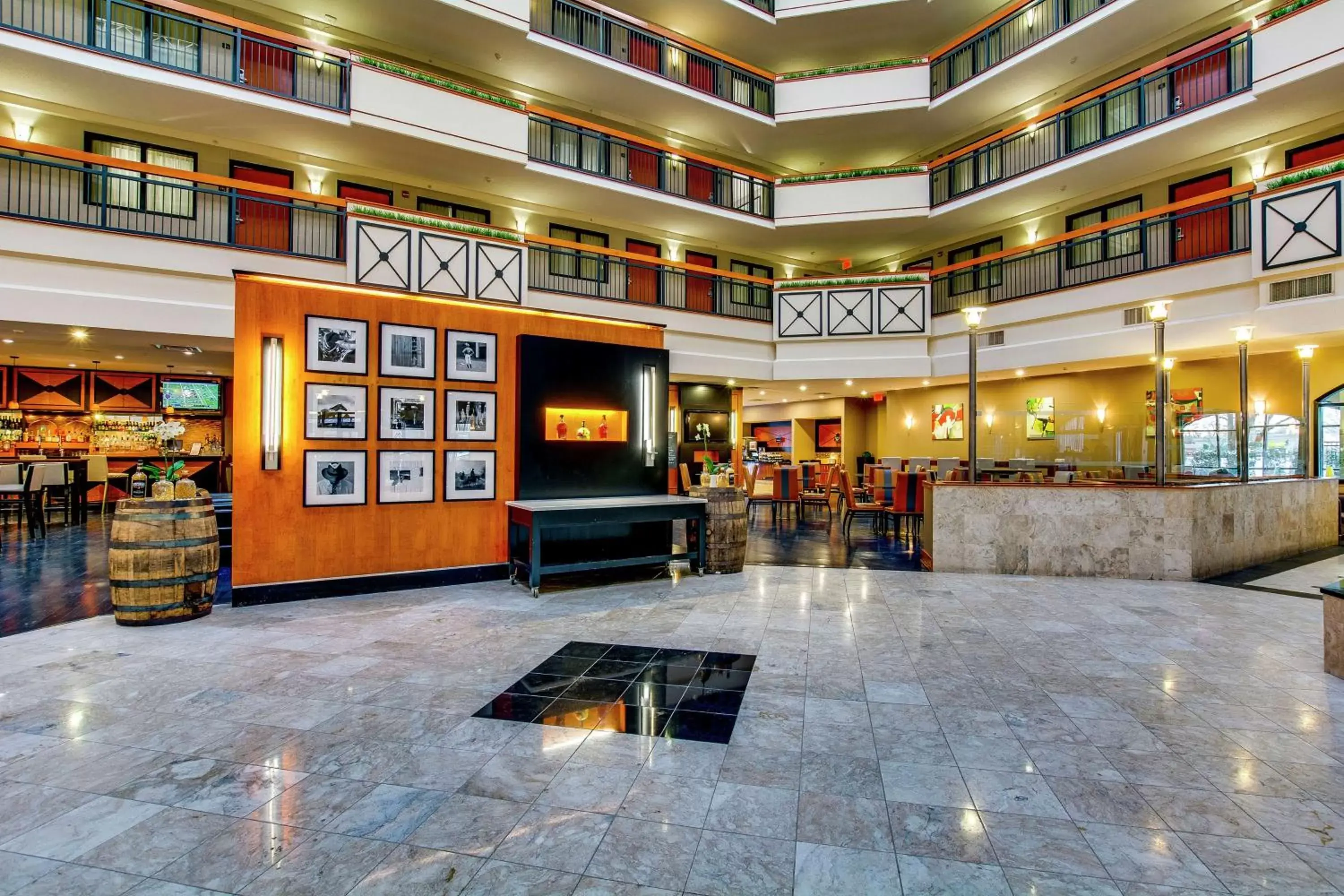 Lobby or reception in Embassy Suites by Hilton Louisville East