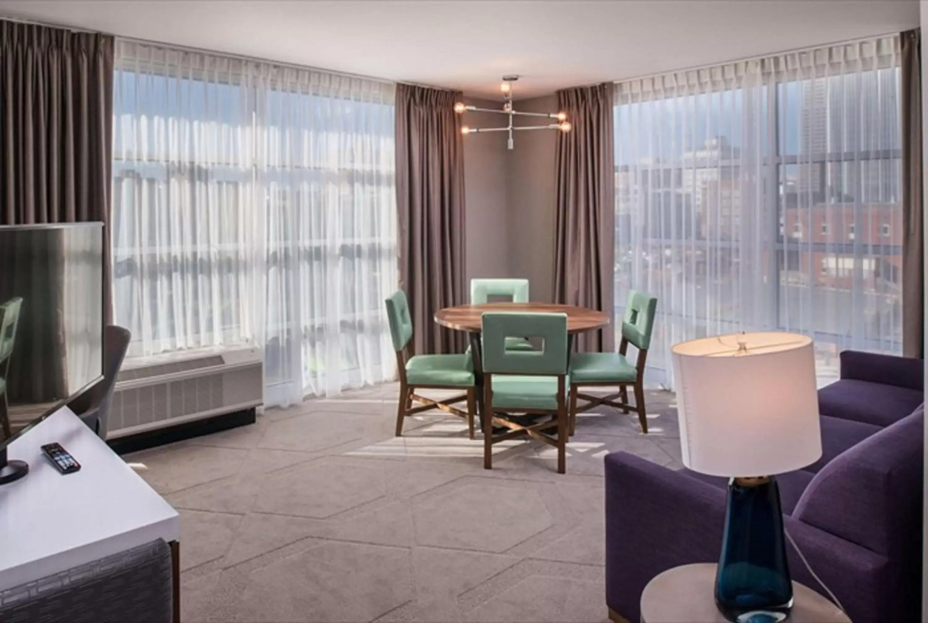 Bedroom, Seating Area in Hilton Garden Inn Little Rock Downtown