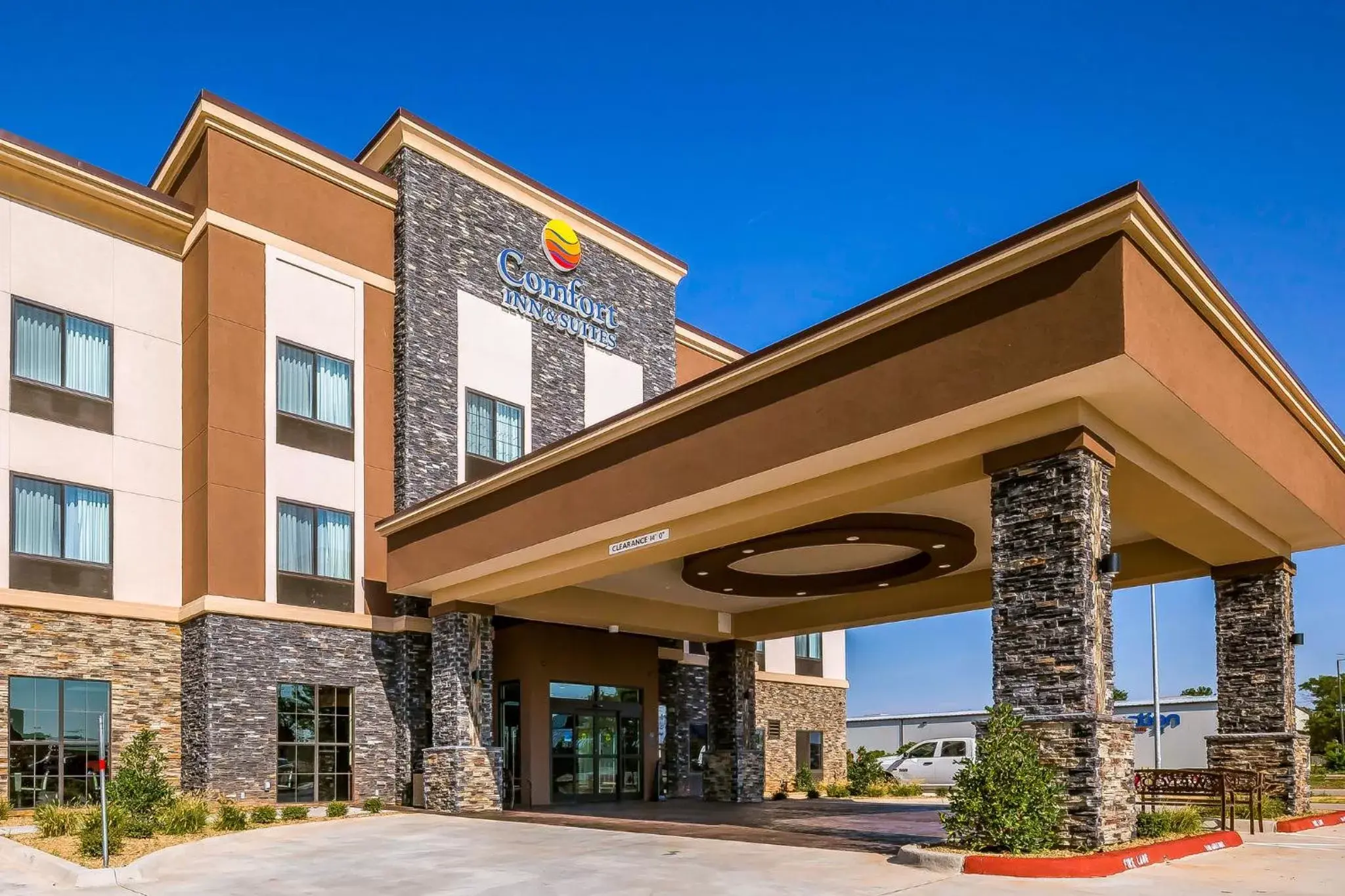 Property building, Facade/Entrance in Comfort Inn & Suites Moore - Oklahoma City