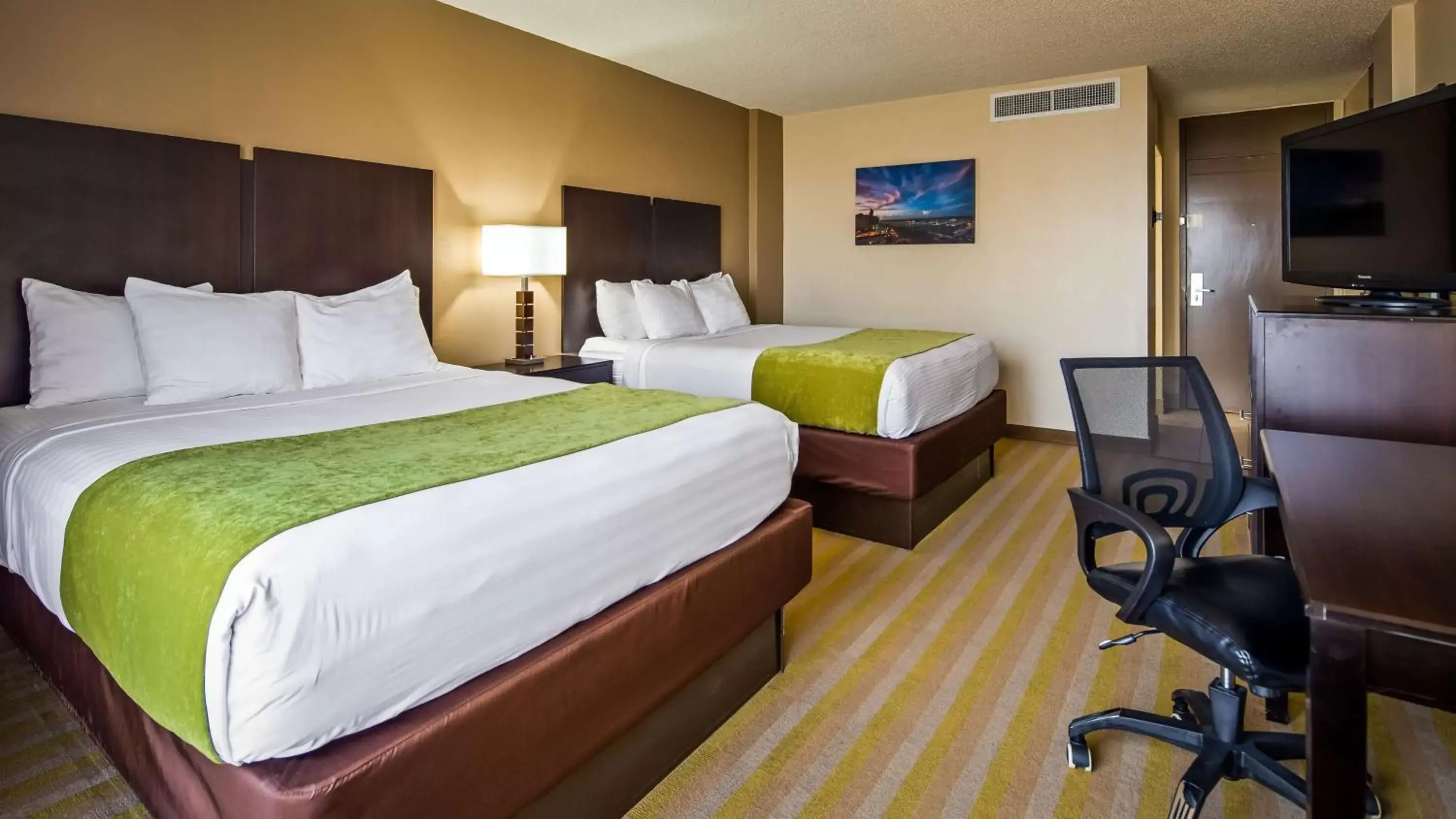 Photo of the whole room, Bed in Best Western Corpus Christi