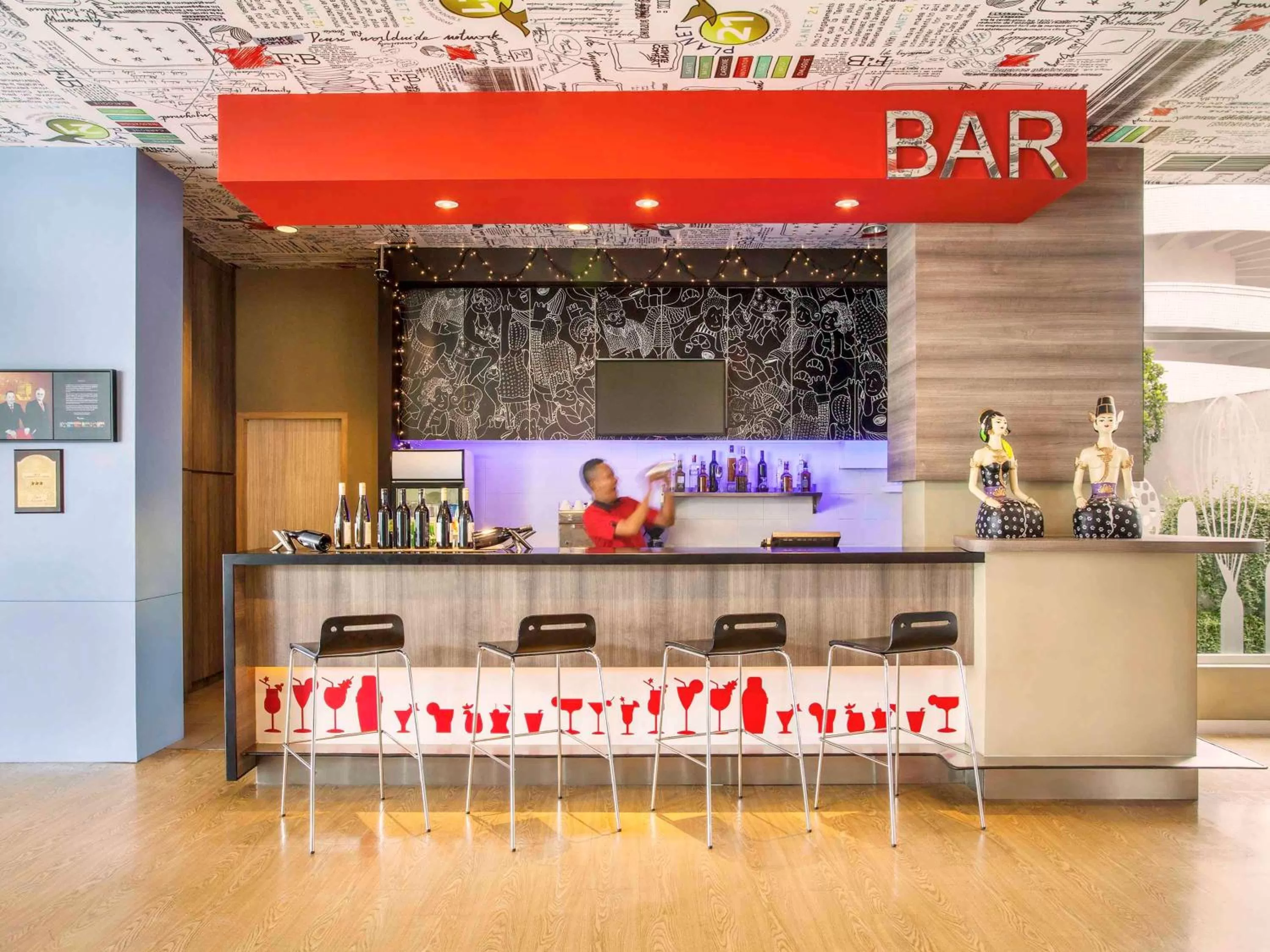 Restaurant/places to eat in Ibis Surabaya City Center