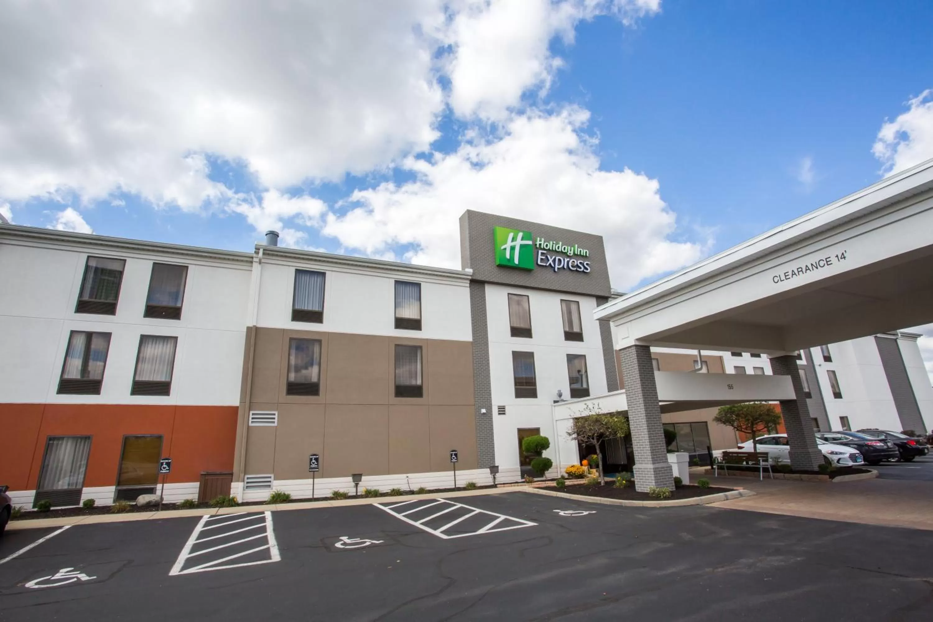 Property building in Holiday Inn Express Wilmington by IHG