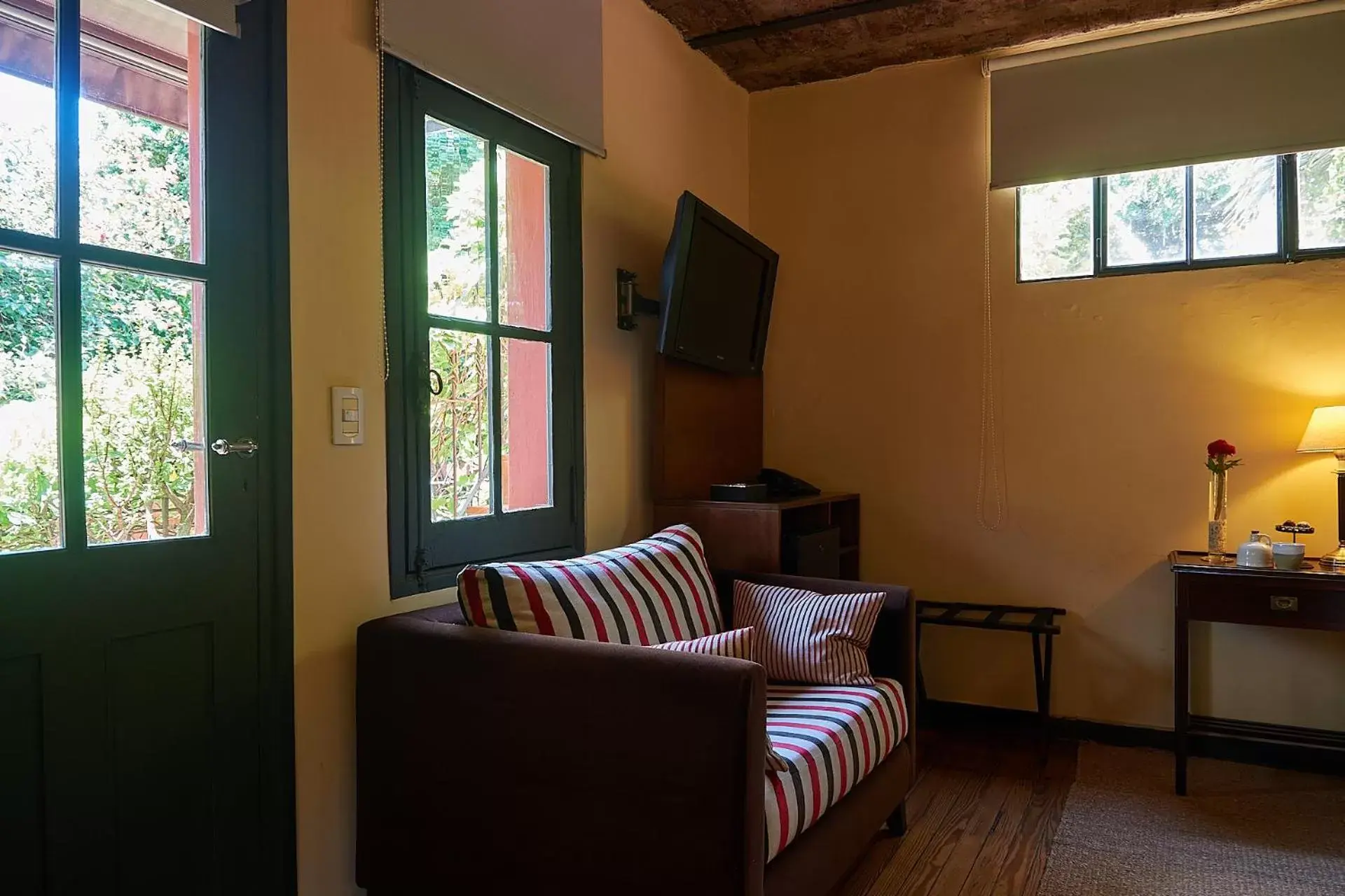 Photo of the whole room, Seating Area in BE Jardin Escondido By Coppola