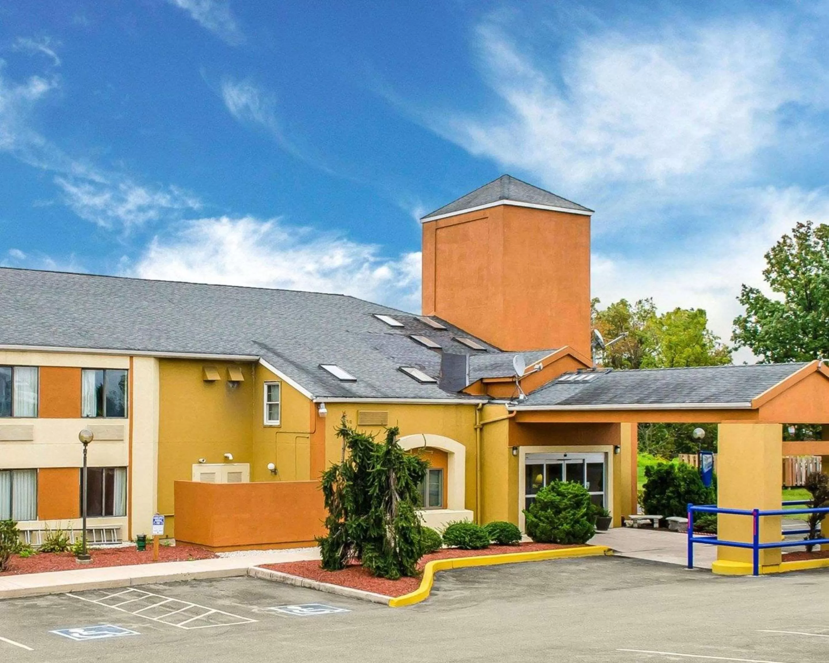 Property building in Econo Lodge Harrisburg - Hershey North
