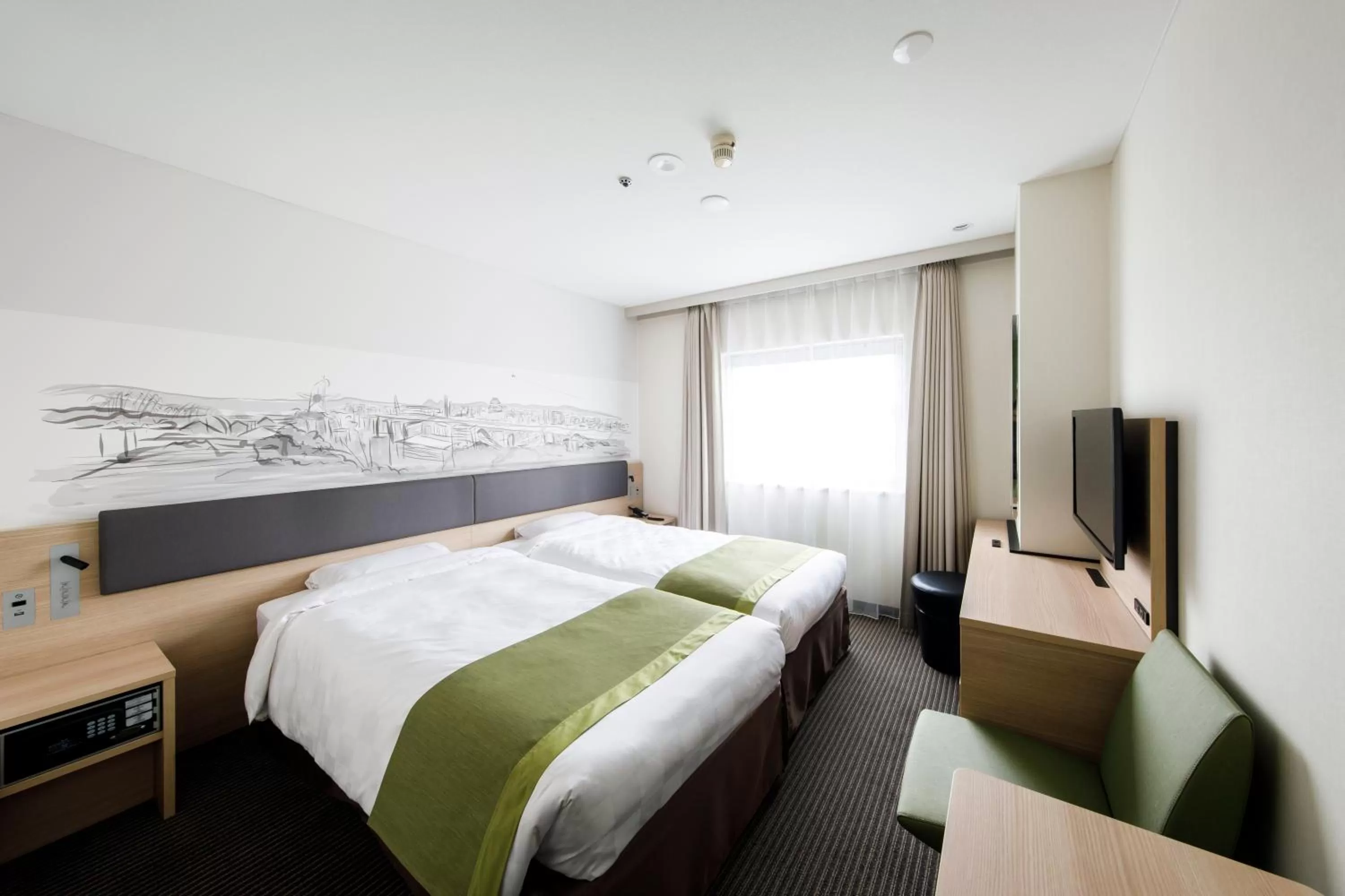 Photo of the whole room, Bed in Shin Osaka Esaka Tokyu REI Hotel