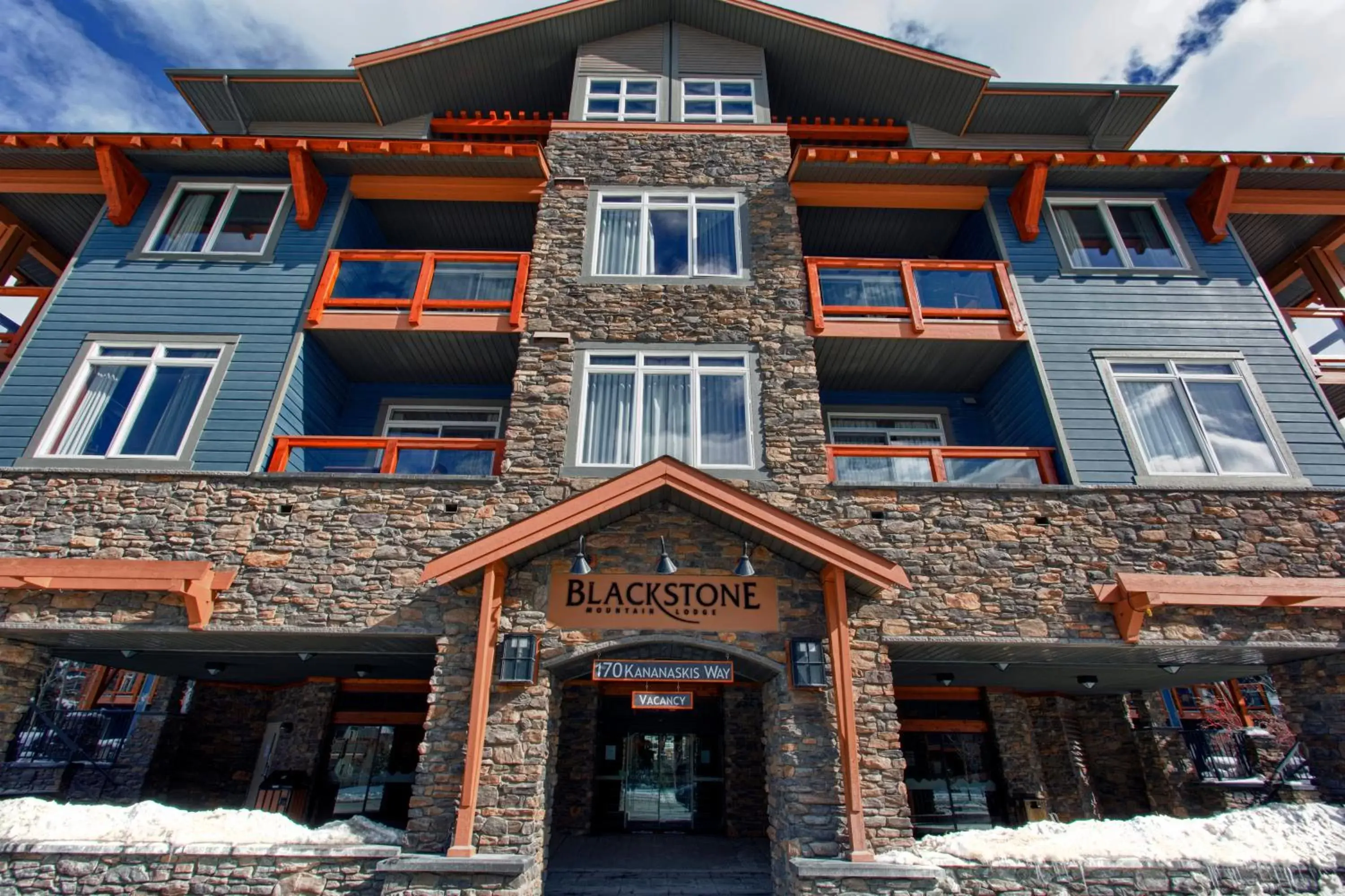 Facade/entrance, Property Building in Blackstone Mountain Lodge by CLIQUE