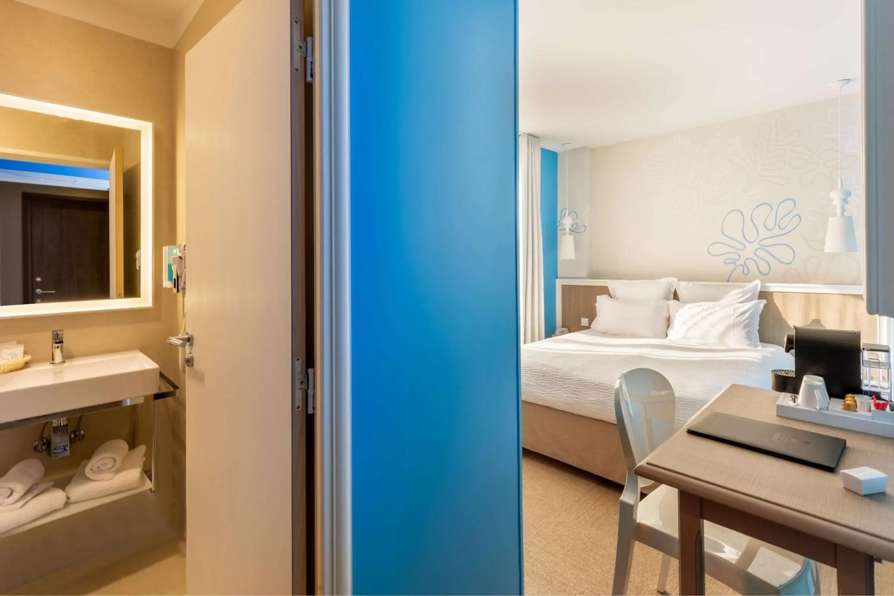 Bedroom, Bathroom in Best Western Hotel Matisse