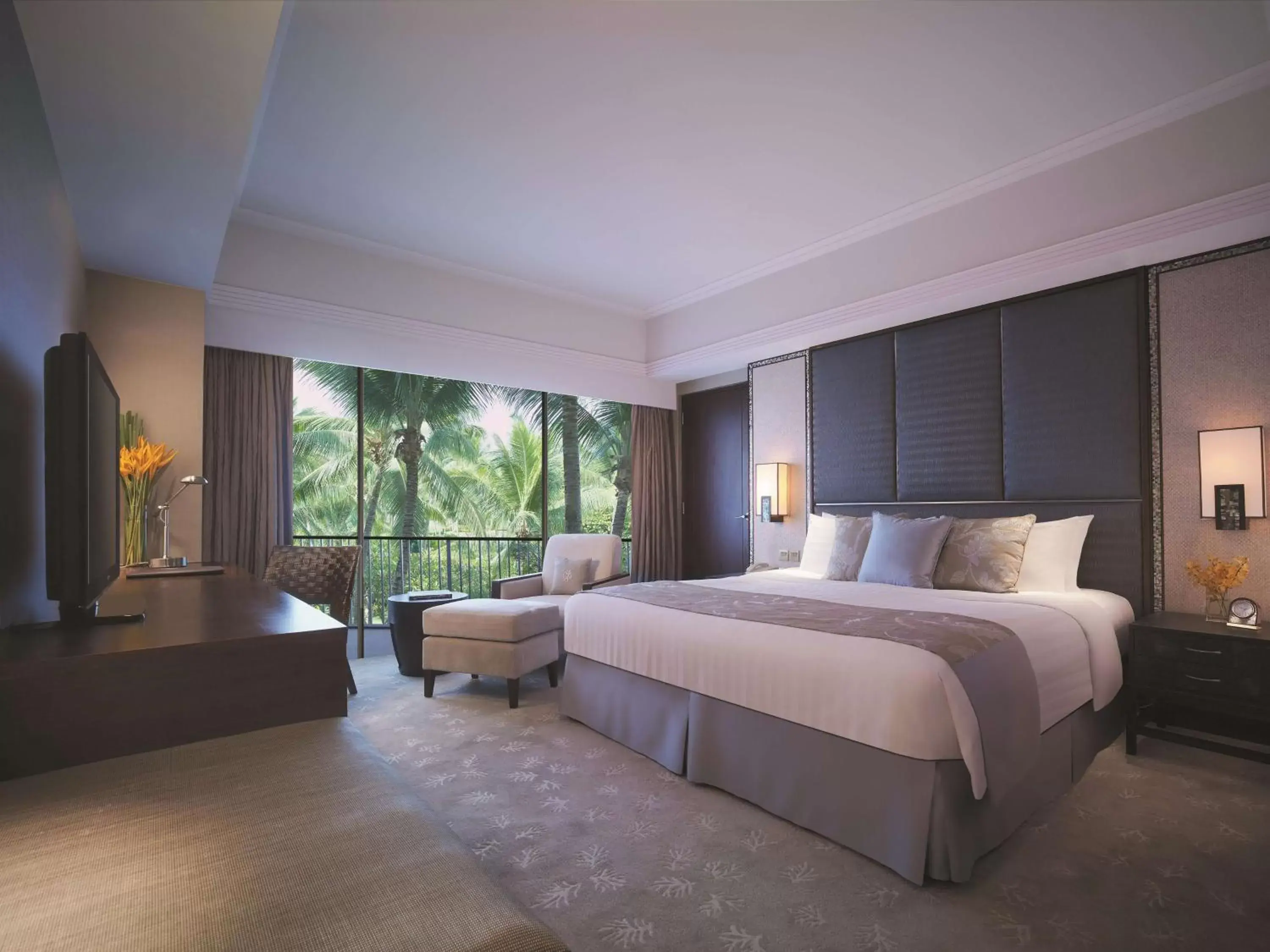 Photo of the whole room, Bed in Shangri-La Mactan, Cebu