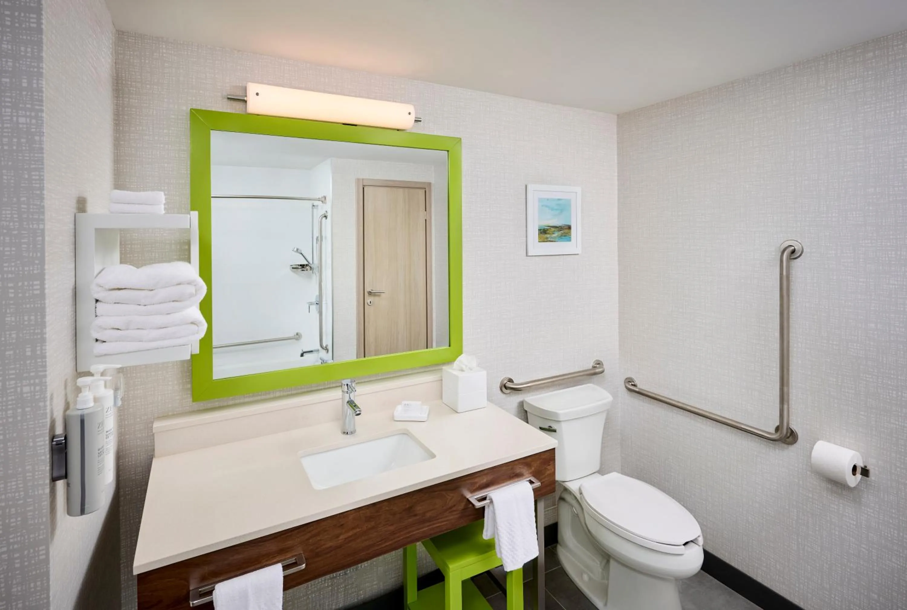 Shower in Hampton Inn By Hilton Hamilton