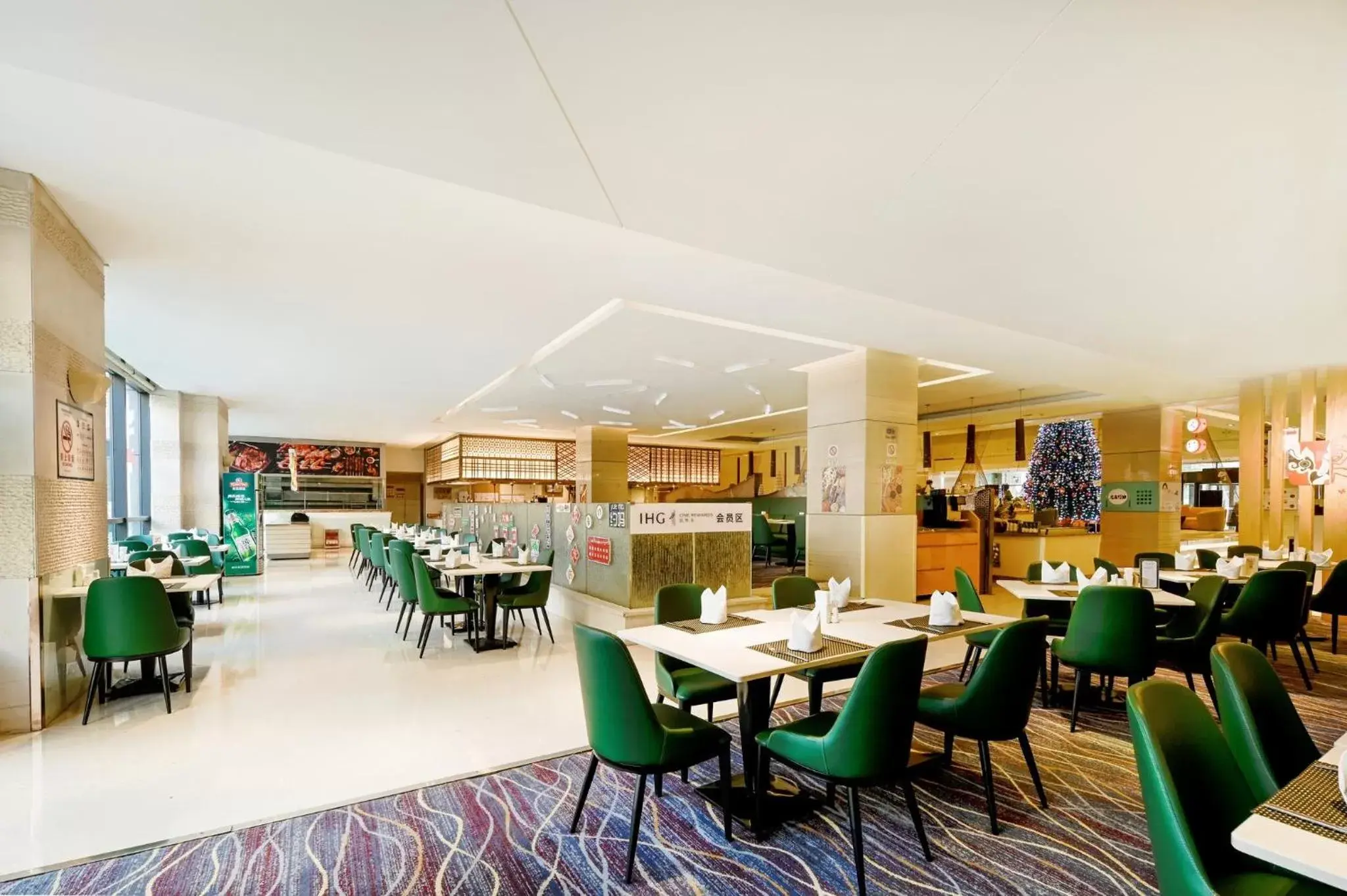 Restaurant/Places to Eat in Holiday Inn Qingdao City Center, an IHG Hotel - Shopping MALL