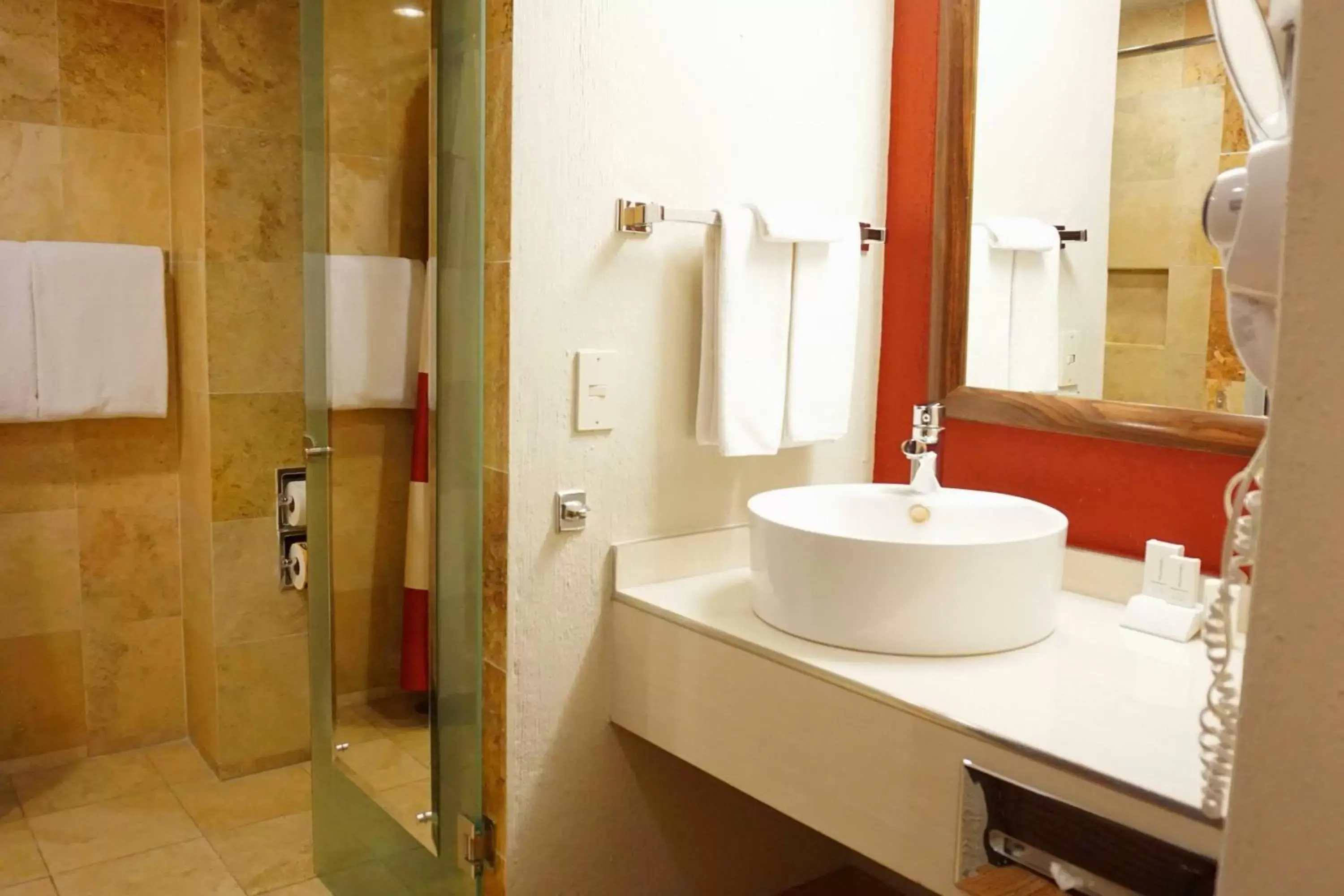 Bathroom in Courtyard by Marriott Puebla Las Animas