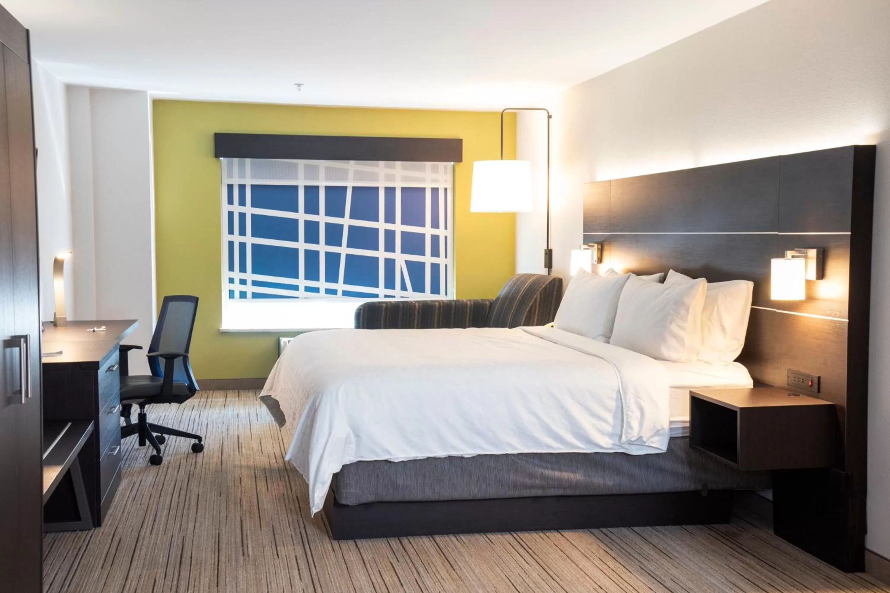 Photo of the whole room, Bed in Holiday Inn Express Hotel & Suites Chester by IHG