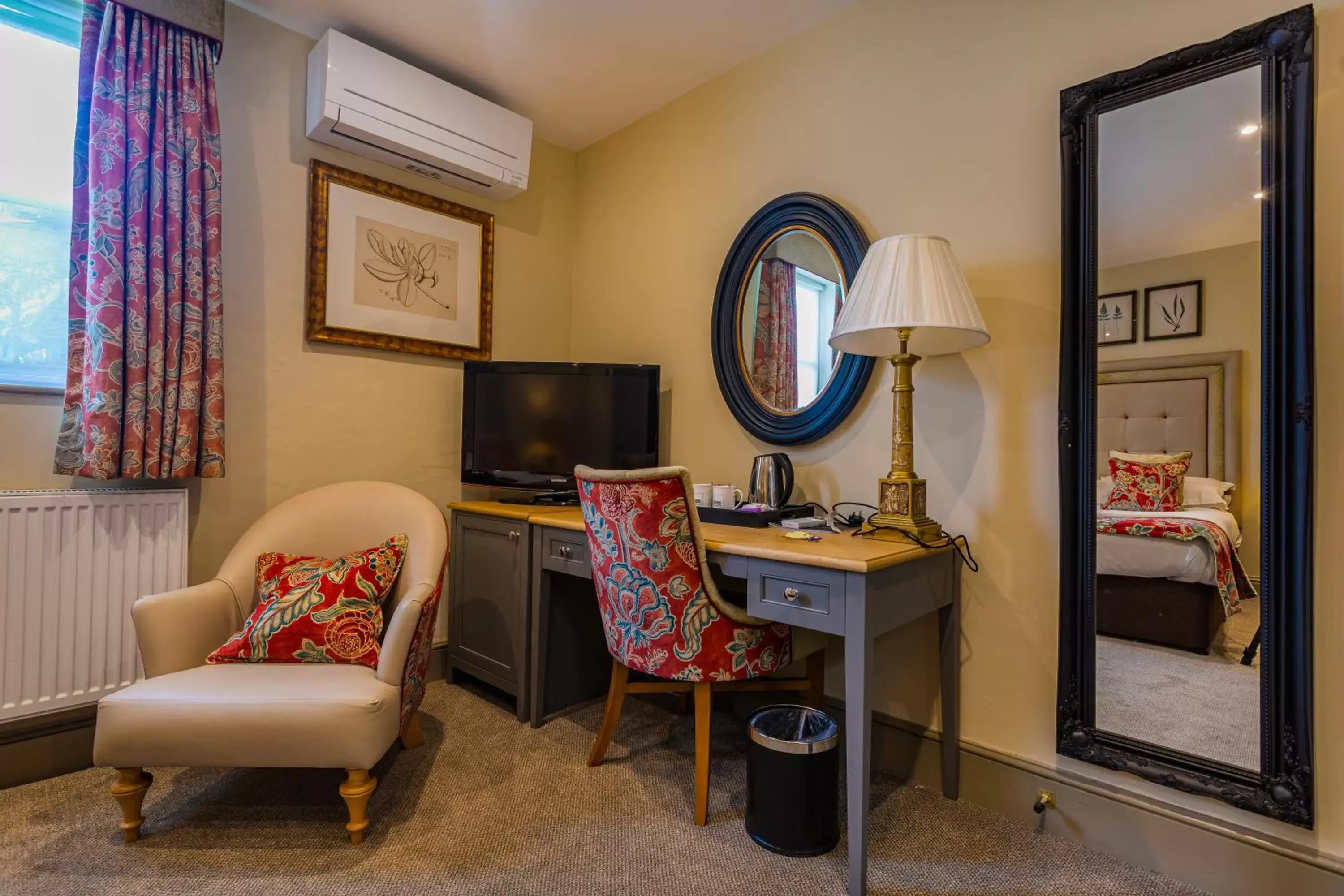 Bedroom, TV/Entertainment Center in The Talbot Hotel, Oundle , Near Peterborough