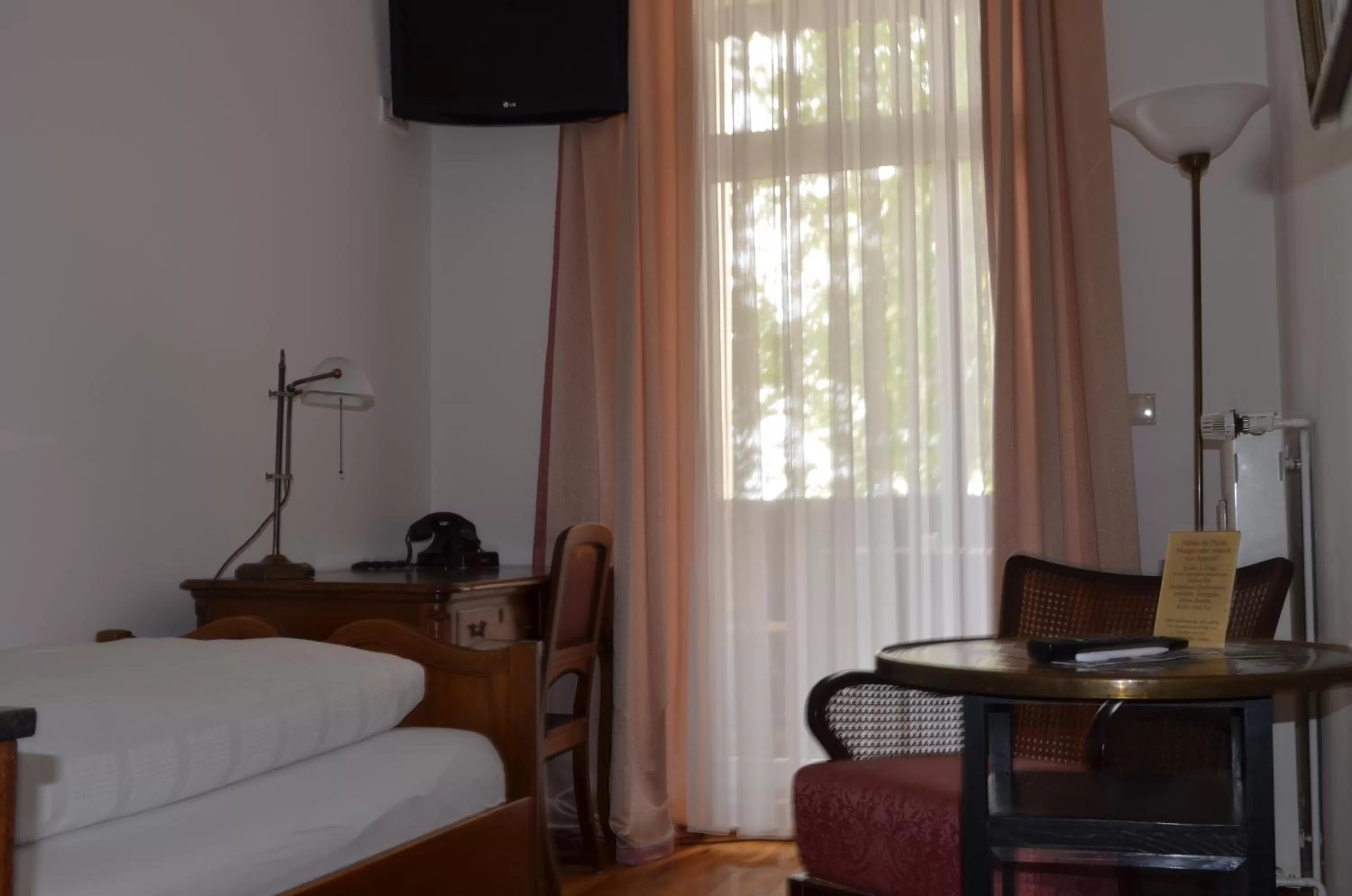 Photo of the whole room, Bed in Jahrhunderthotel Leipzig