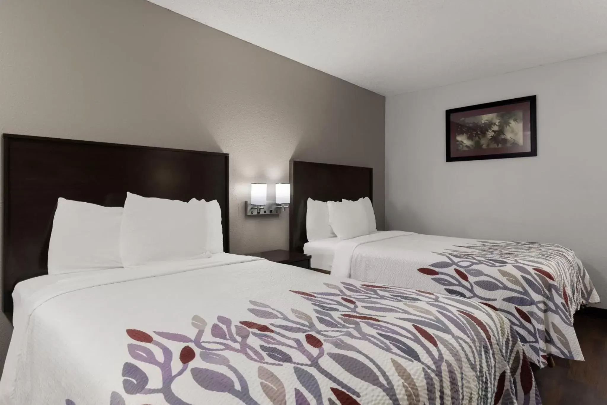 Deluxe Room with Two Double Beds Smoking in Red Roof Inn & Suites Savannah Airport Deluxe Room with Two Double Beds Smoking in Red Roof Inn & Suites Savannah Airport