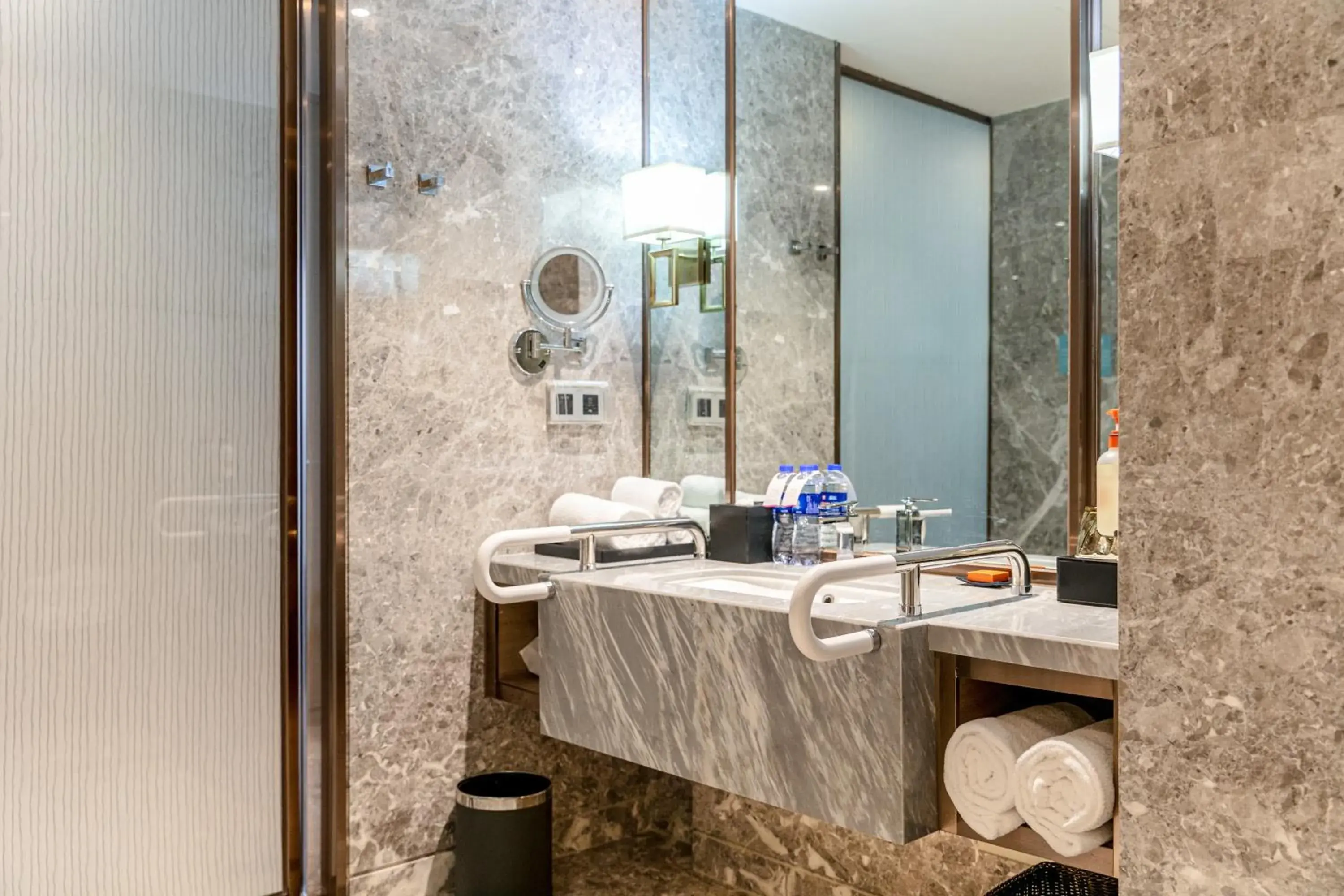 Photo of the whole room, Bathroom in Crowne Plaza Nanning City Center, an IHG Hotel