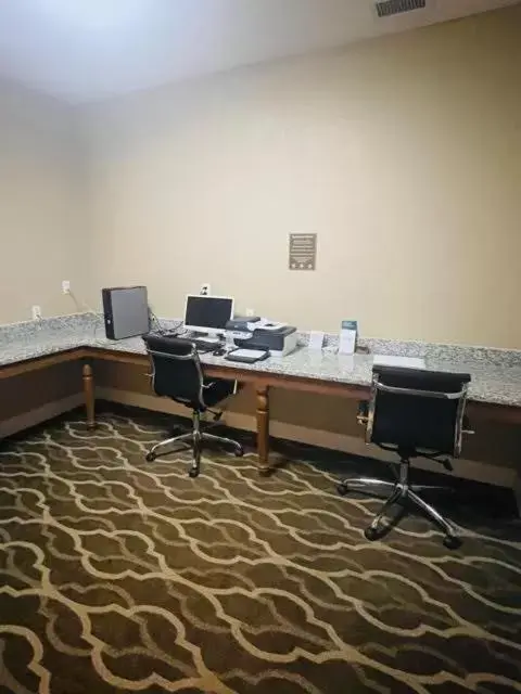 Property building, Business Area/Conference Room in Comfort Inn Hebron-Lowell Area