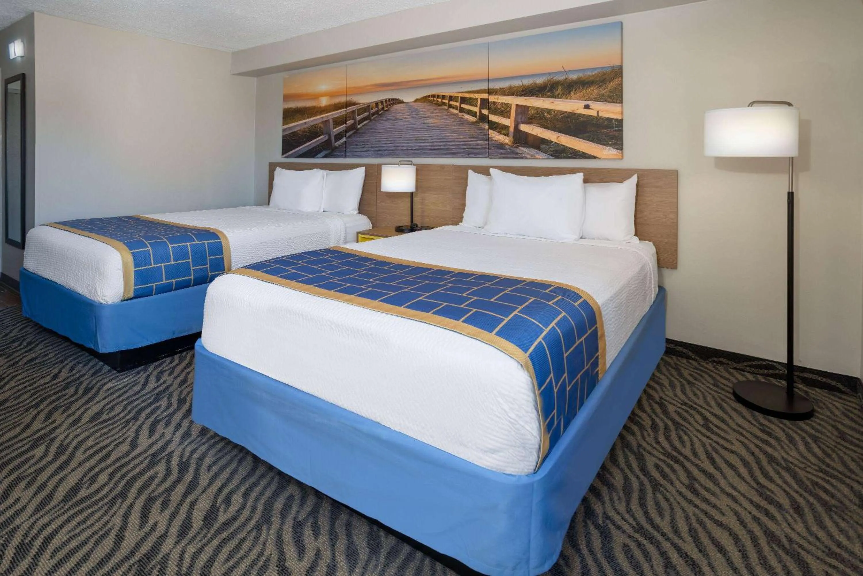 Photo of the whole room, Bed in Days Inn by Wyndham Manassas Battlefield