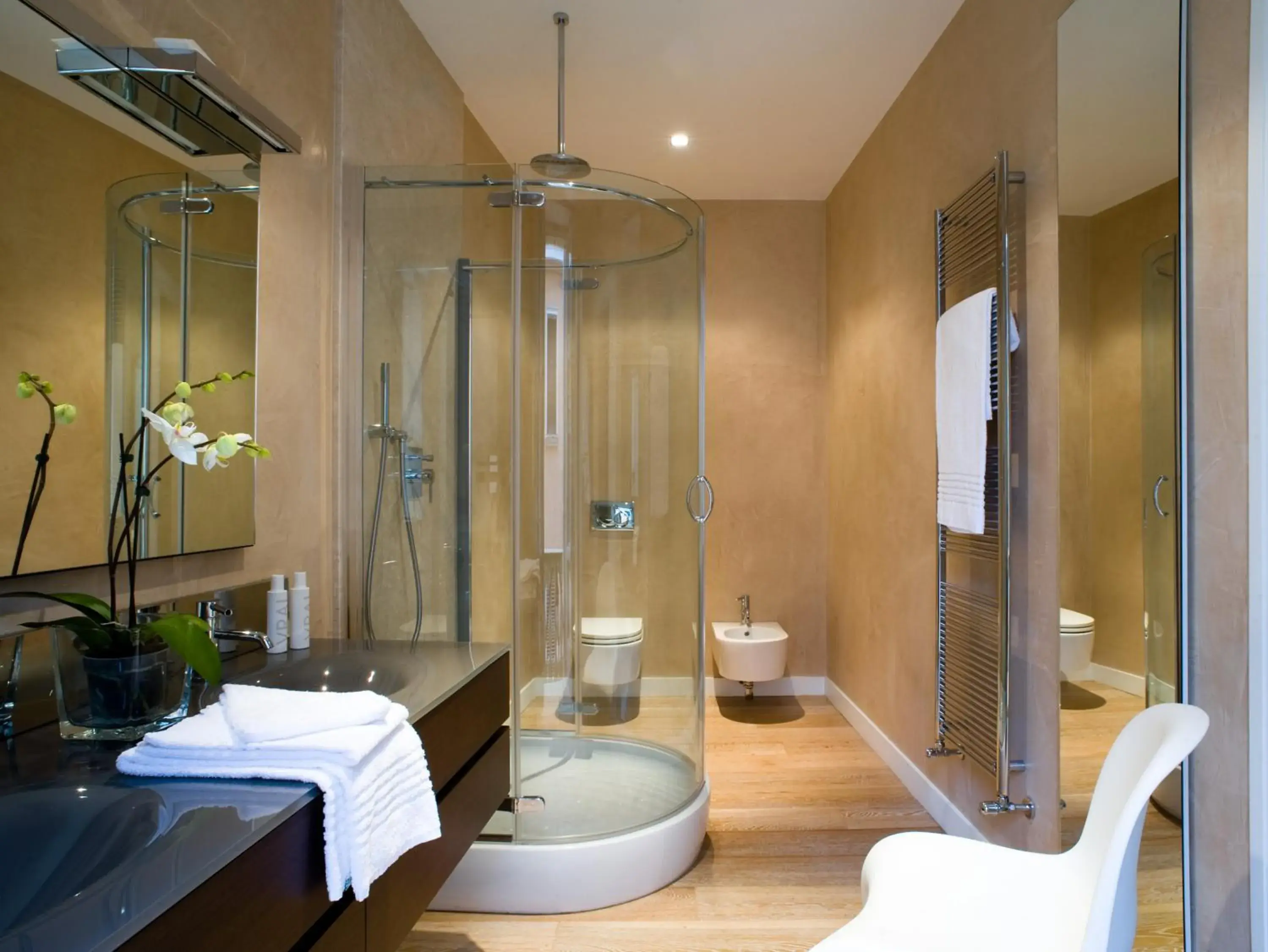 Shower, Bathroom in Escalus Luxury Suites Verona