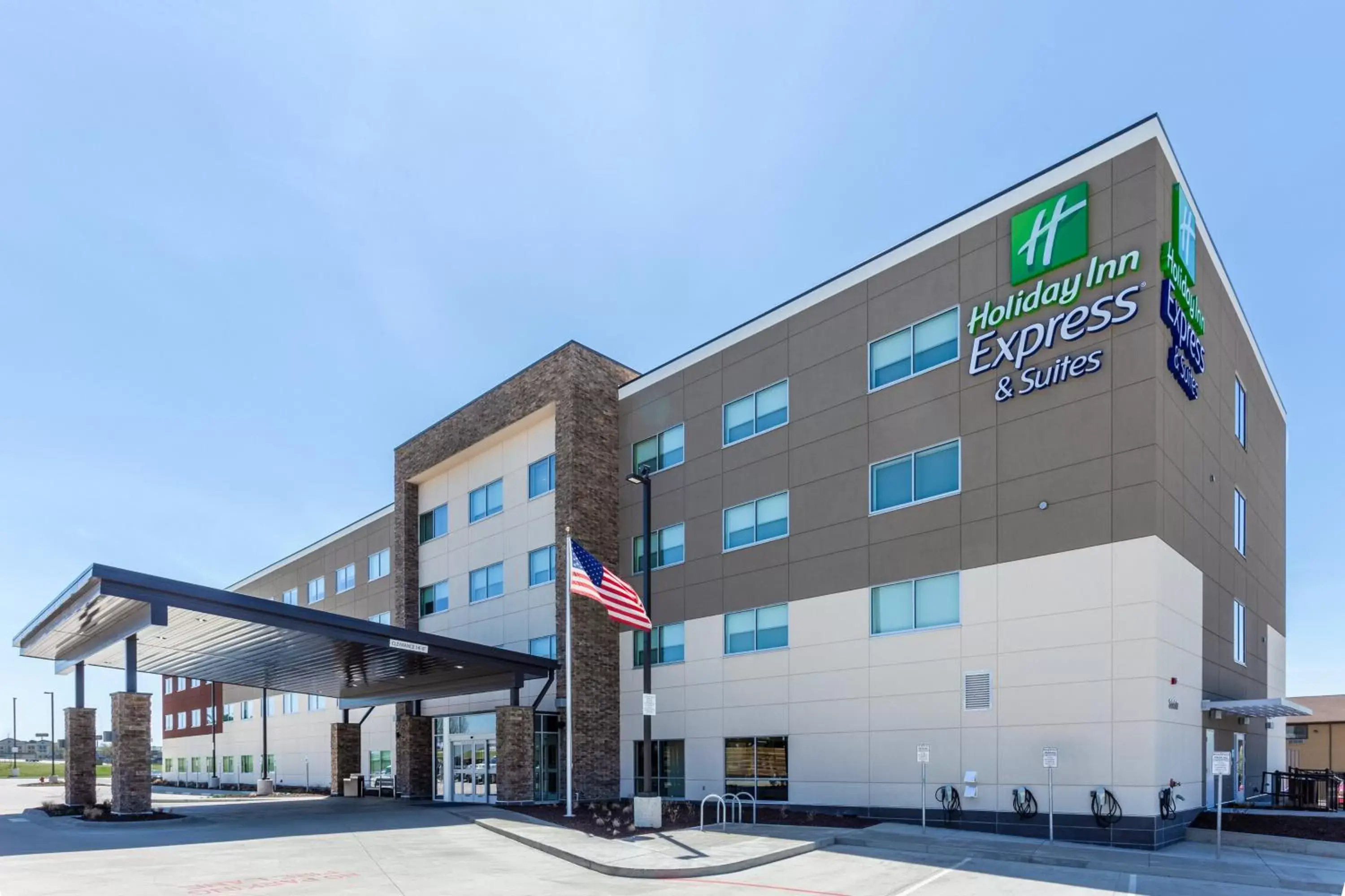 Property building in Holiday Inn Express & Suites - Springfield North, an IHG Hotel