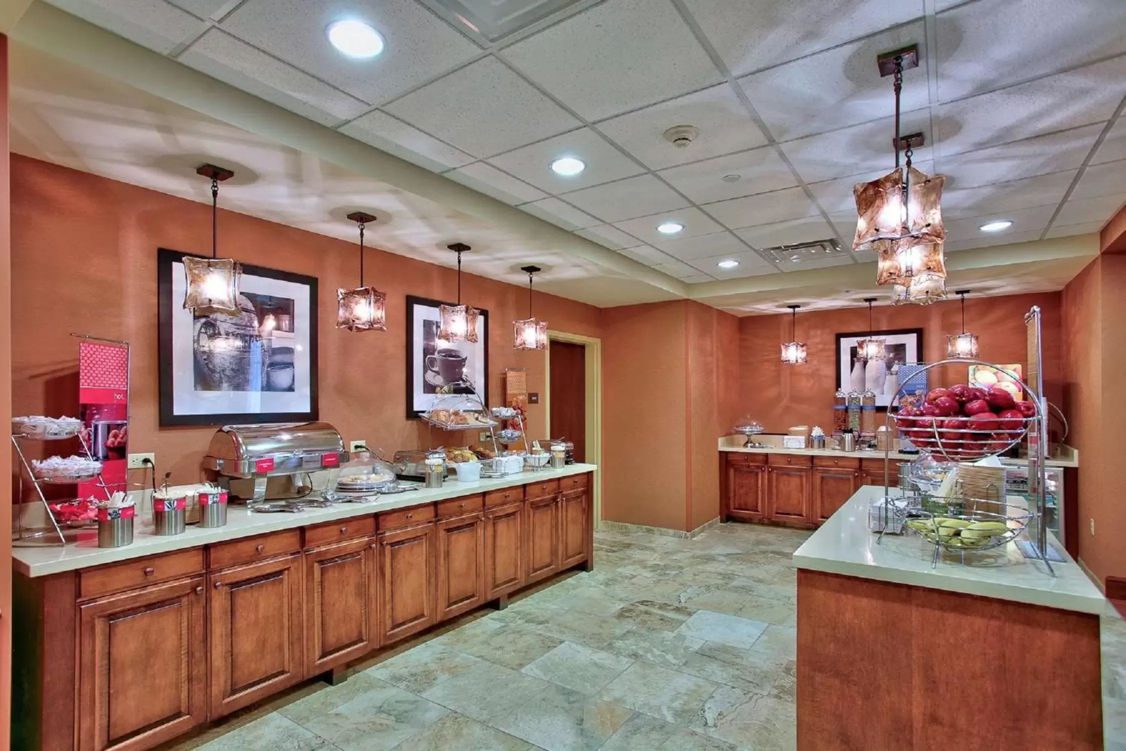 Breakfast in Hampton Inn & Suites Scottsdale at Talking Stick Breakfast in Hampton Inn & Suites Scottsdale at Talking Stick