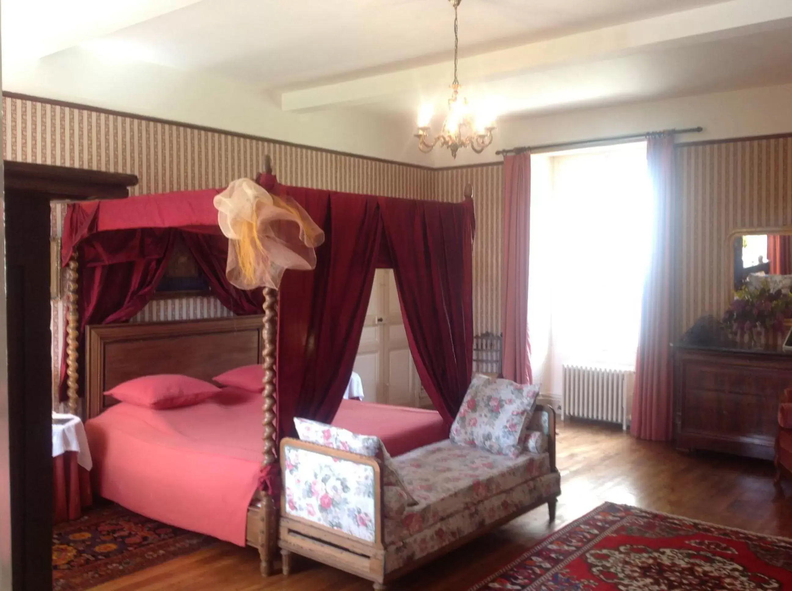 Photo of the whole room, Bed in Château de La Ville-Huë