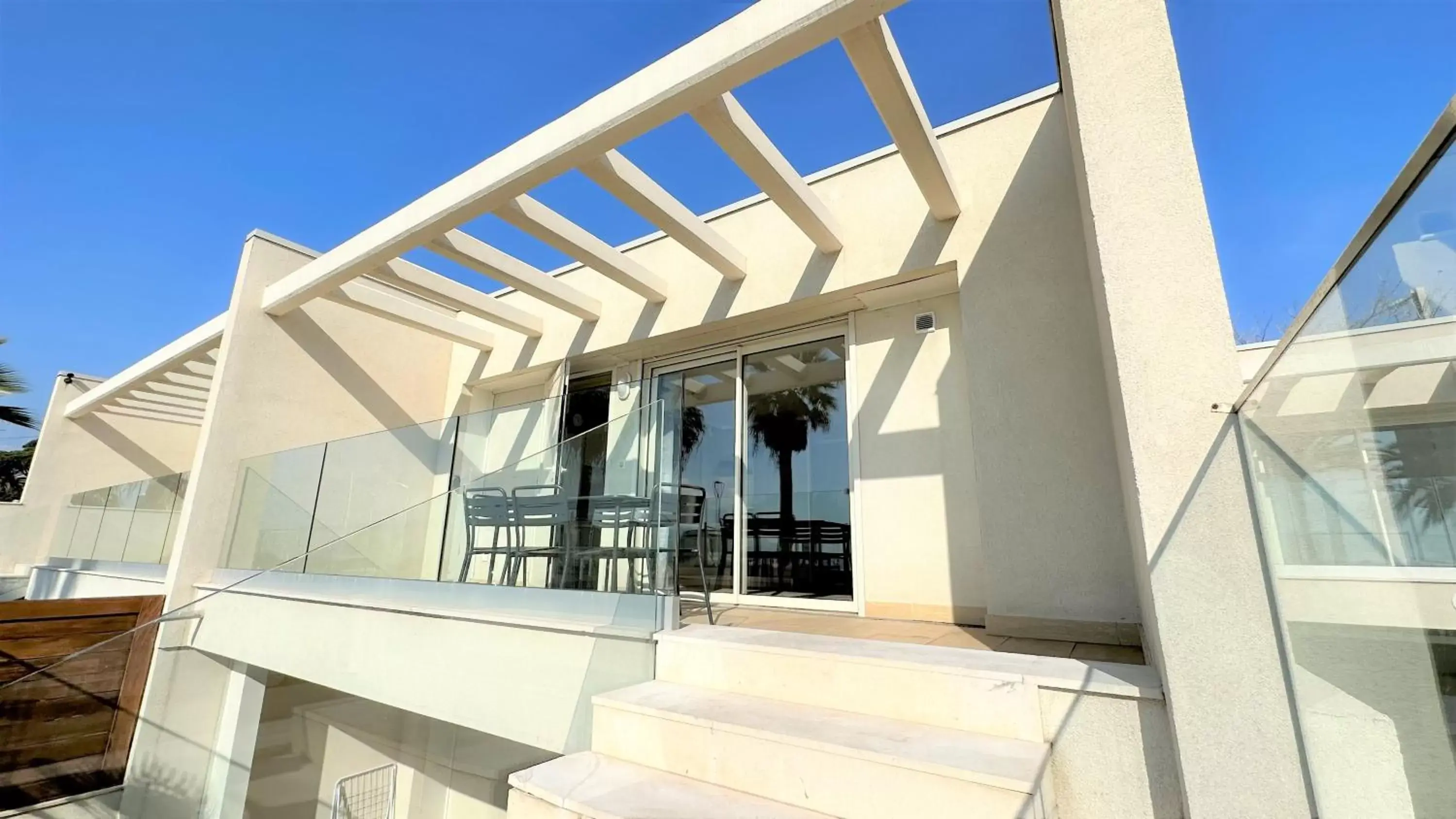 Facade/entrance in LE MIDI 8 by ESTATES CANNES