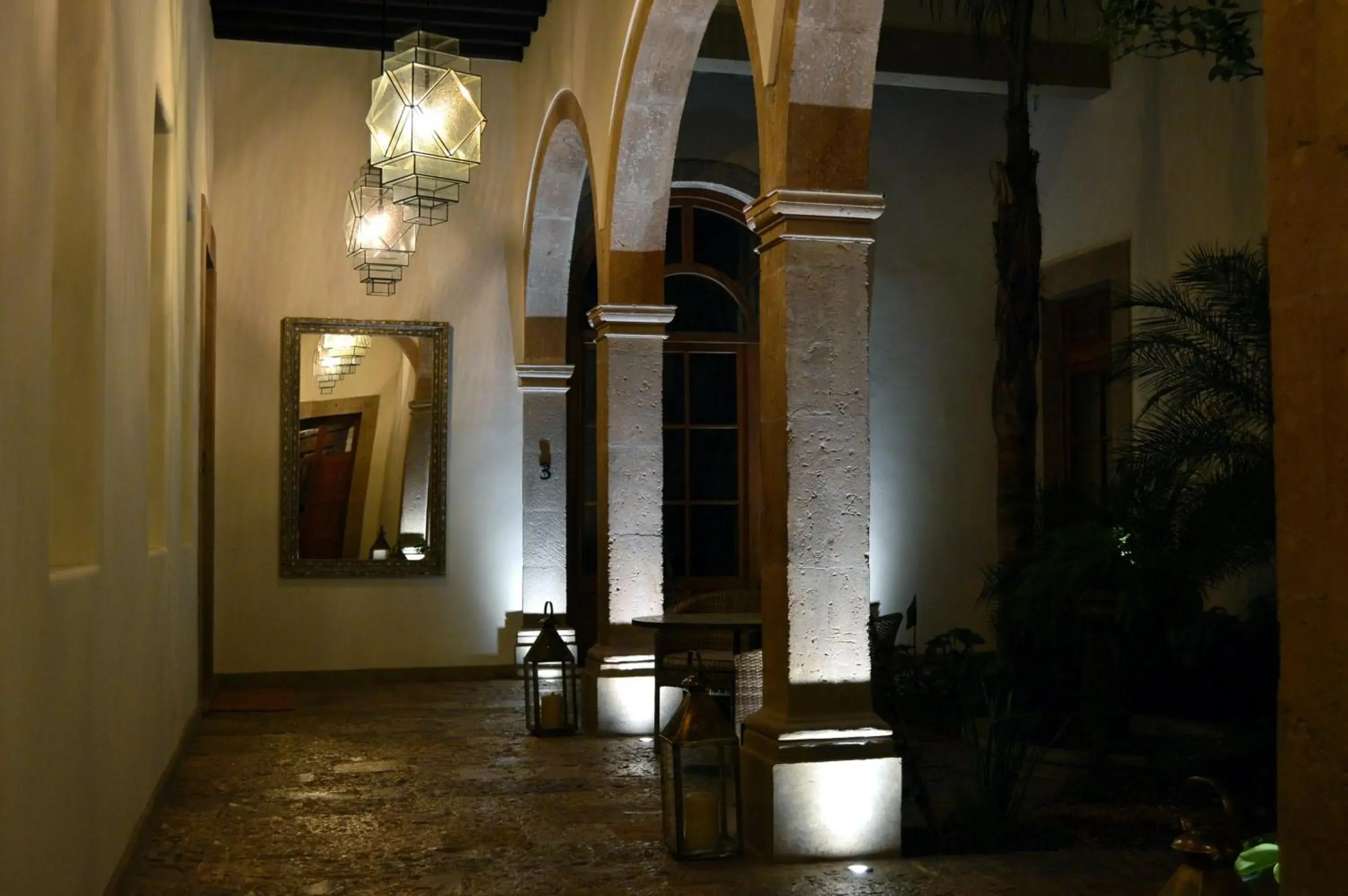 Patio in HOTEL CASA BLANCA 7