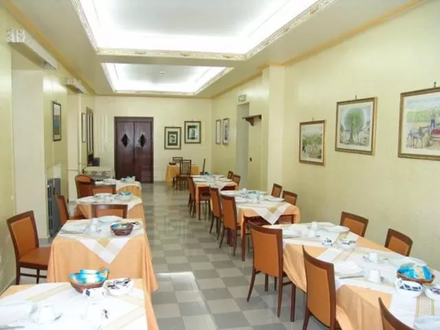 Restaurant/places to eat in Hotel Villa Archirafi