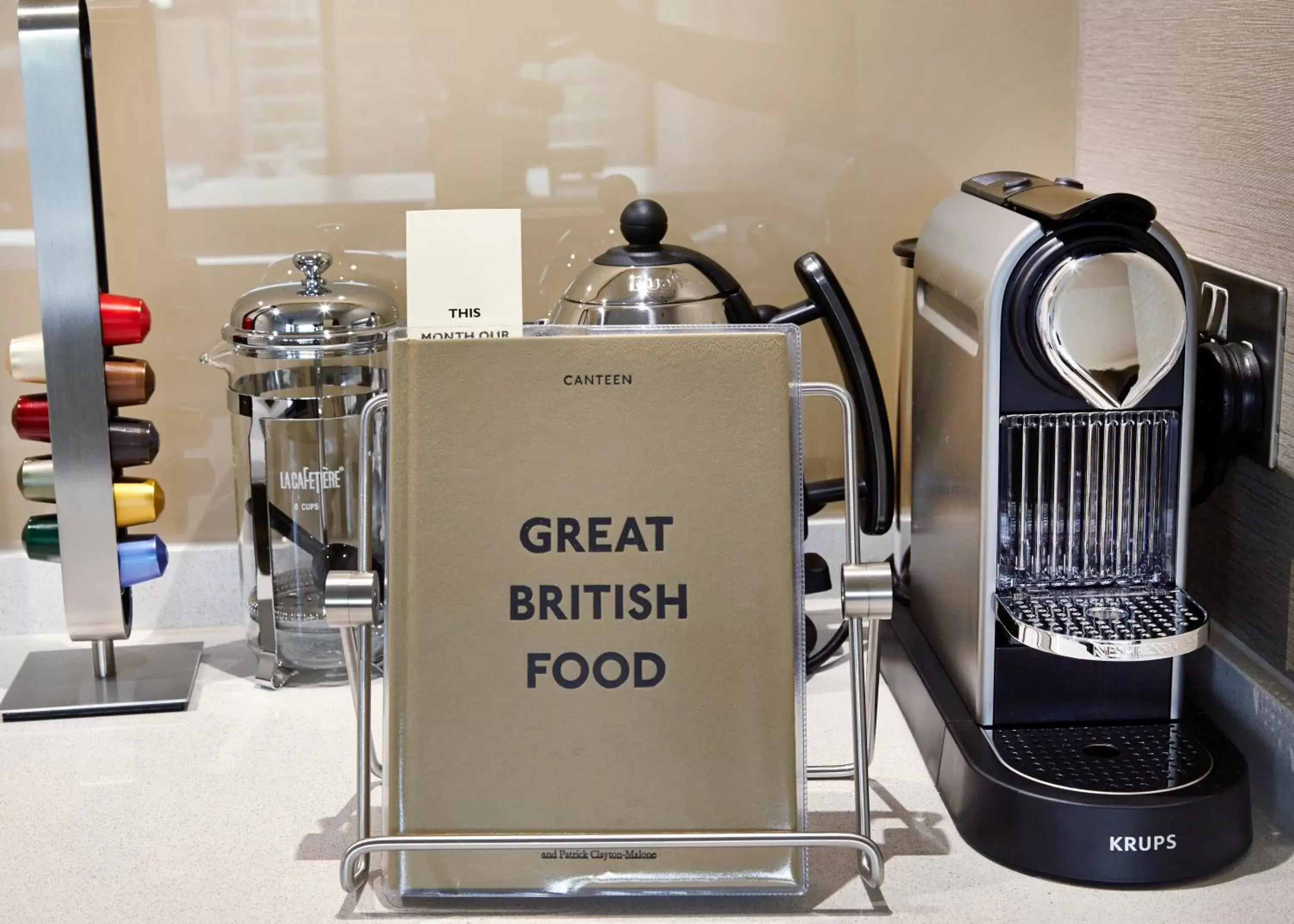 Kitchen or kitchenette, Coffee/Tea Facilities in Cheval Three Quays at The Tower of London