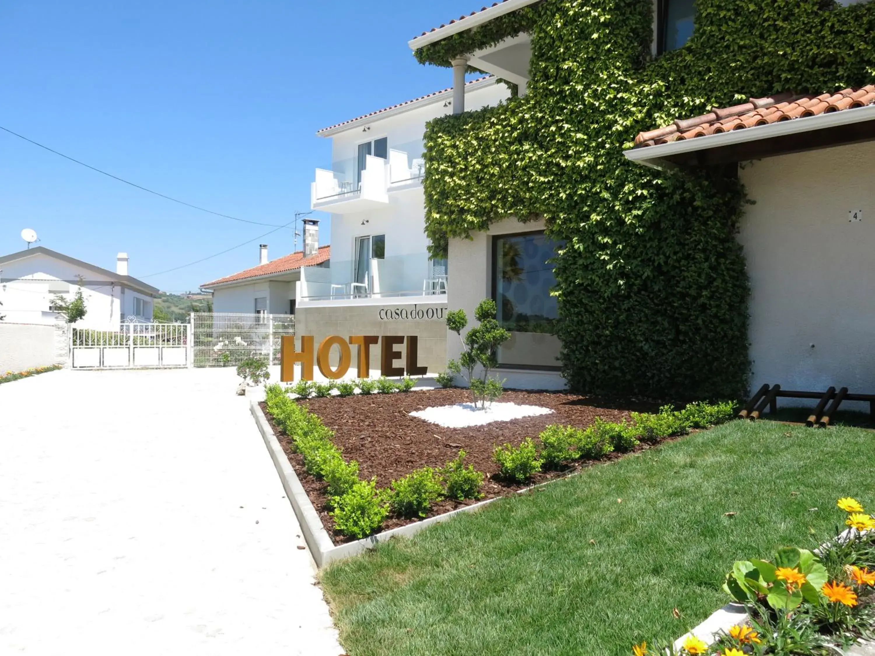 Facade/entrance, Patio/Outdoor Area in Hotel Casa Do Outeiro