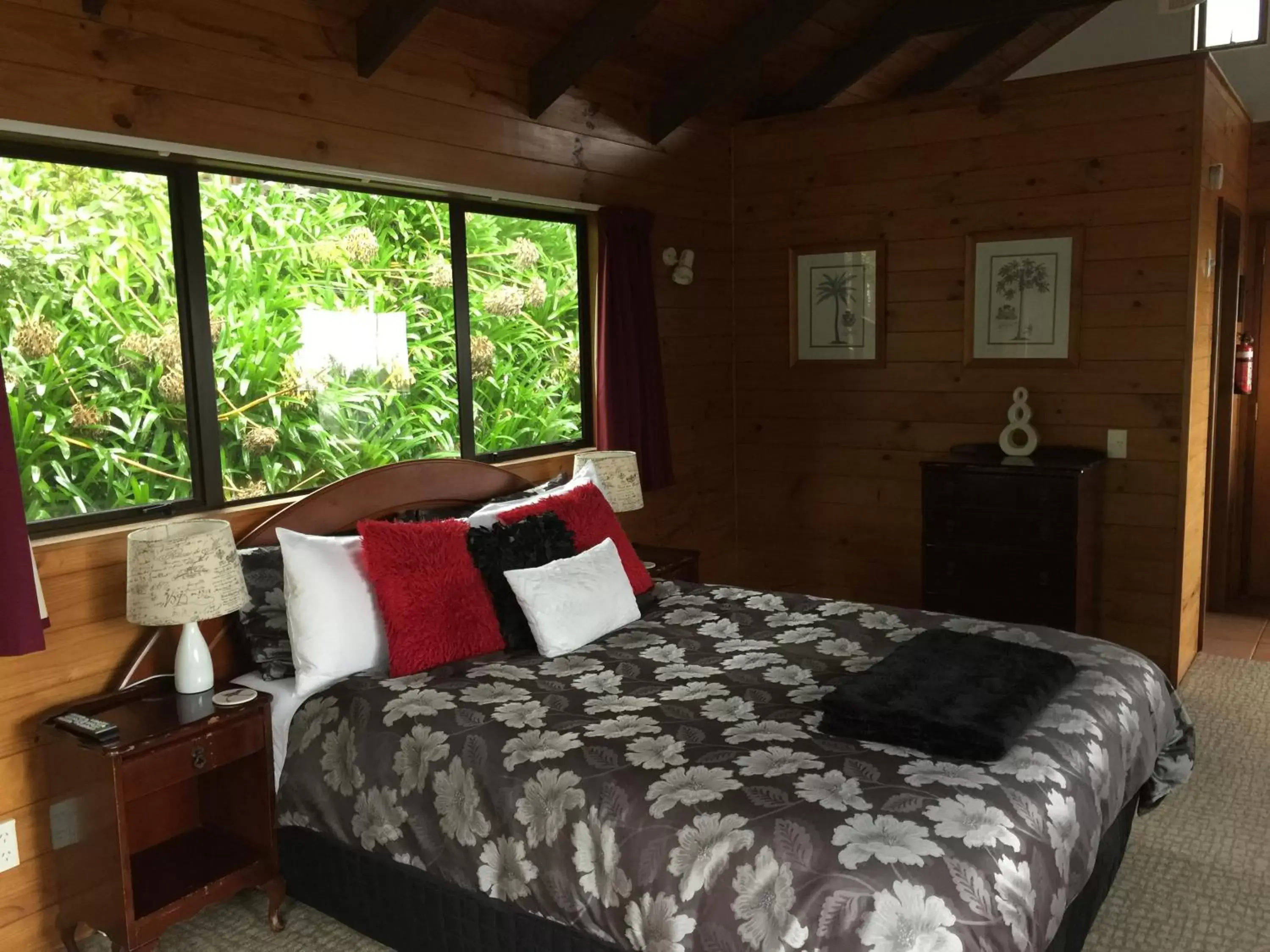 Bed in Grafton Cottage & Chalets Bed in Grafton Cottage & Chalets