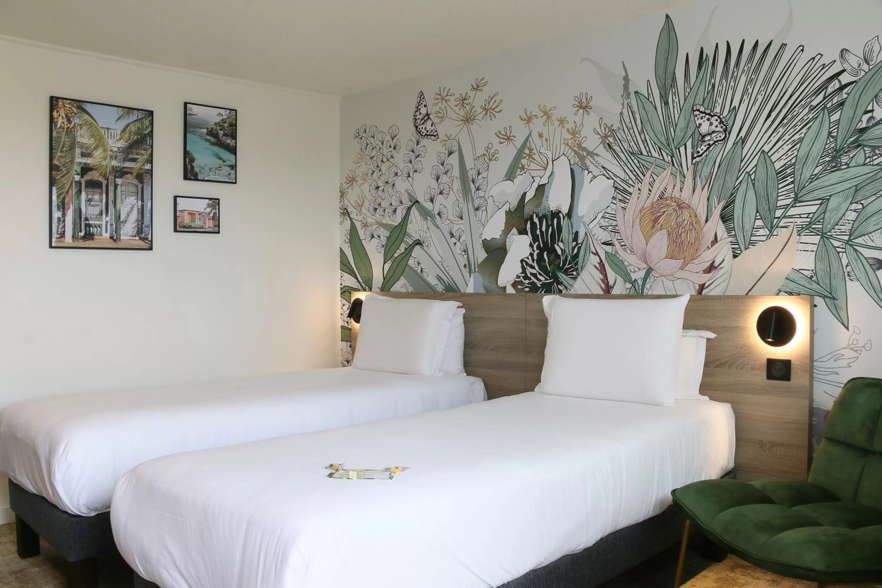 Bedroom, Bed in HÔTEL KYRIAD MARSEILLE - Vitrolles Aéroport