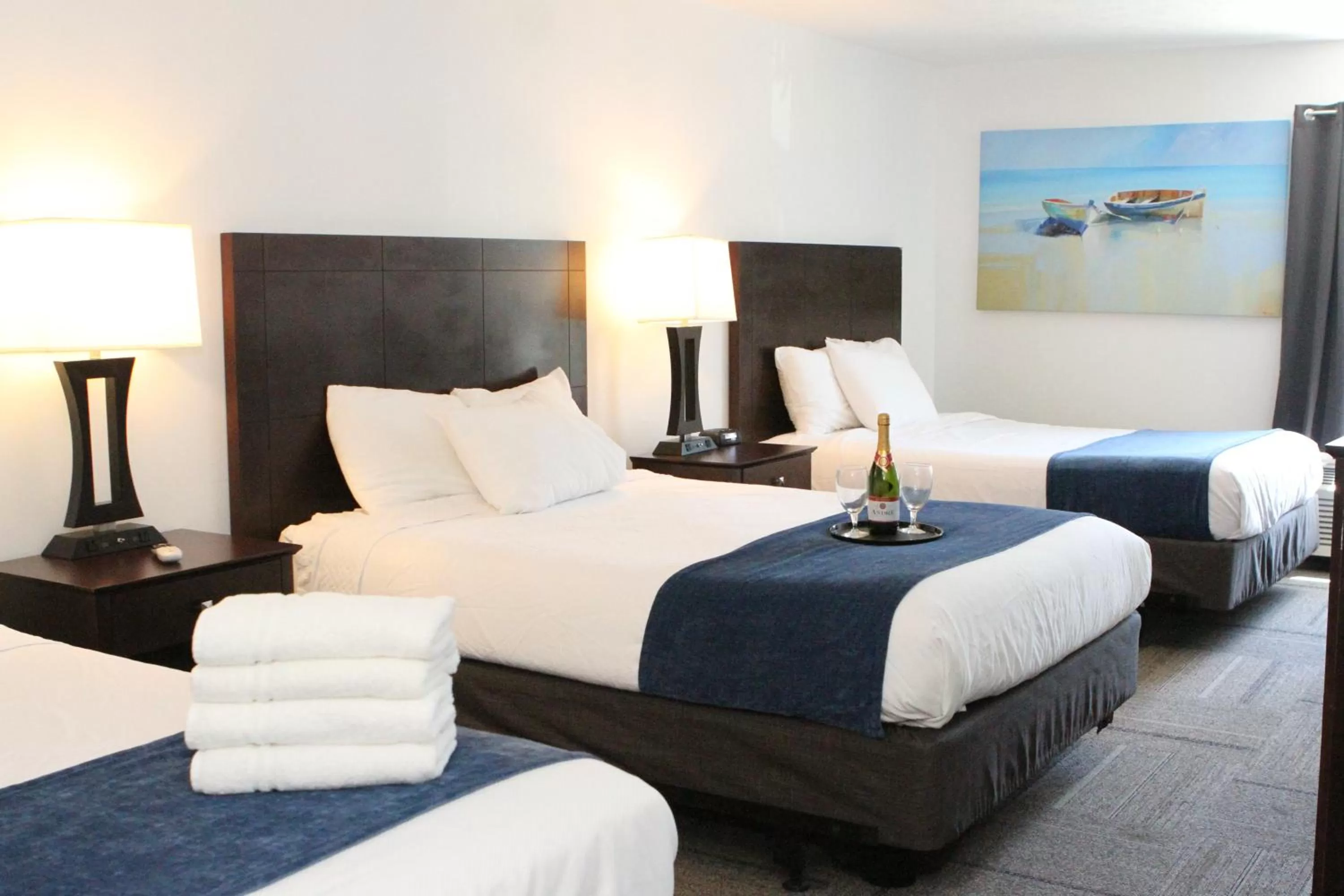 Bedroom, Bed in Bay Lodging Resort