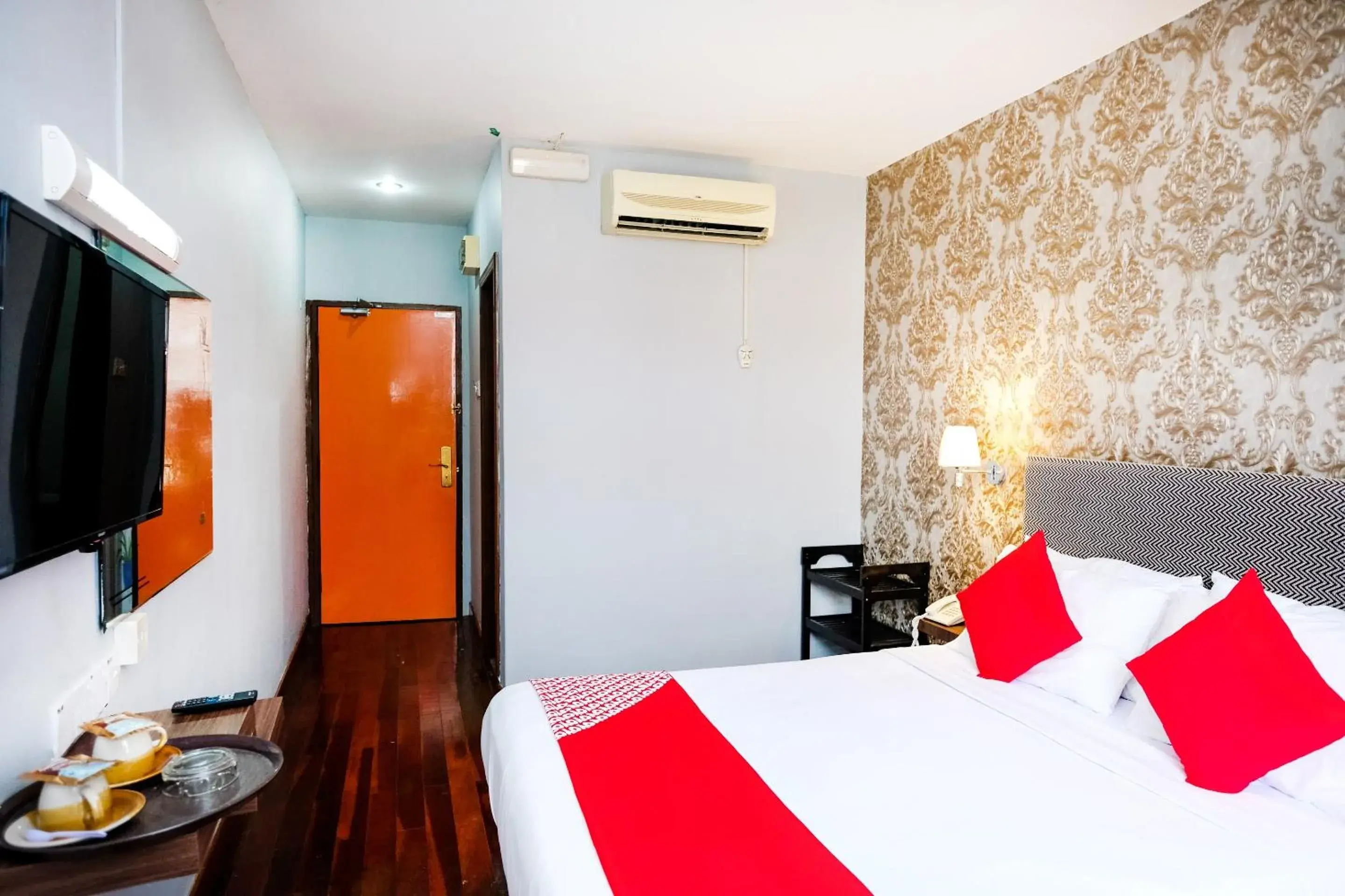 Bedroom, Bed in Super OYO 546 Grand City Hotel