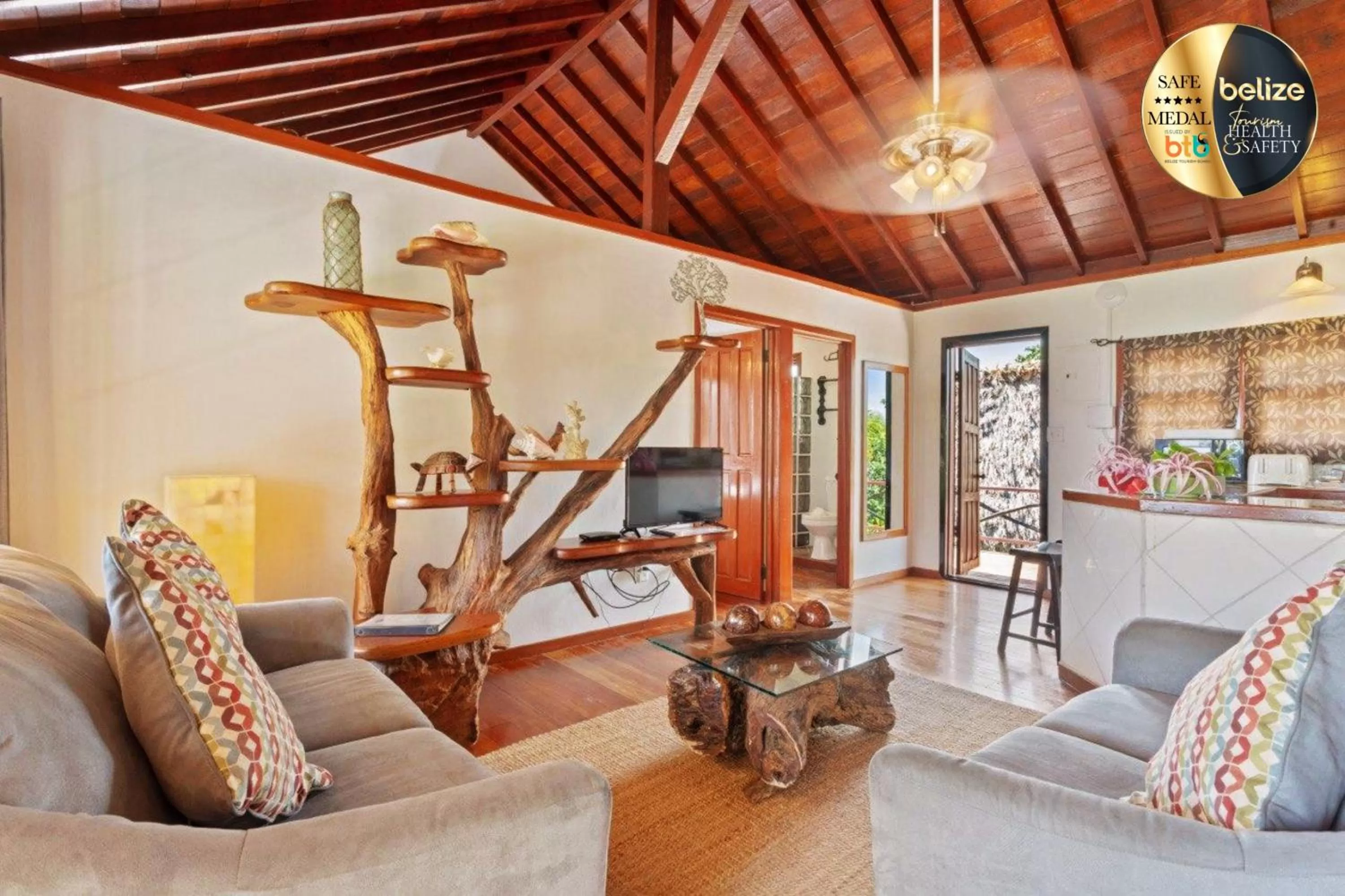 Kitchen or kitchenette in Portofino Beach Resort-An Authentic Island Escape!