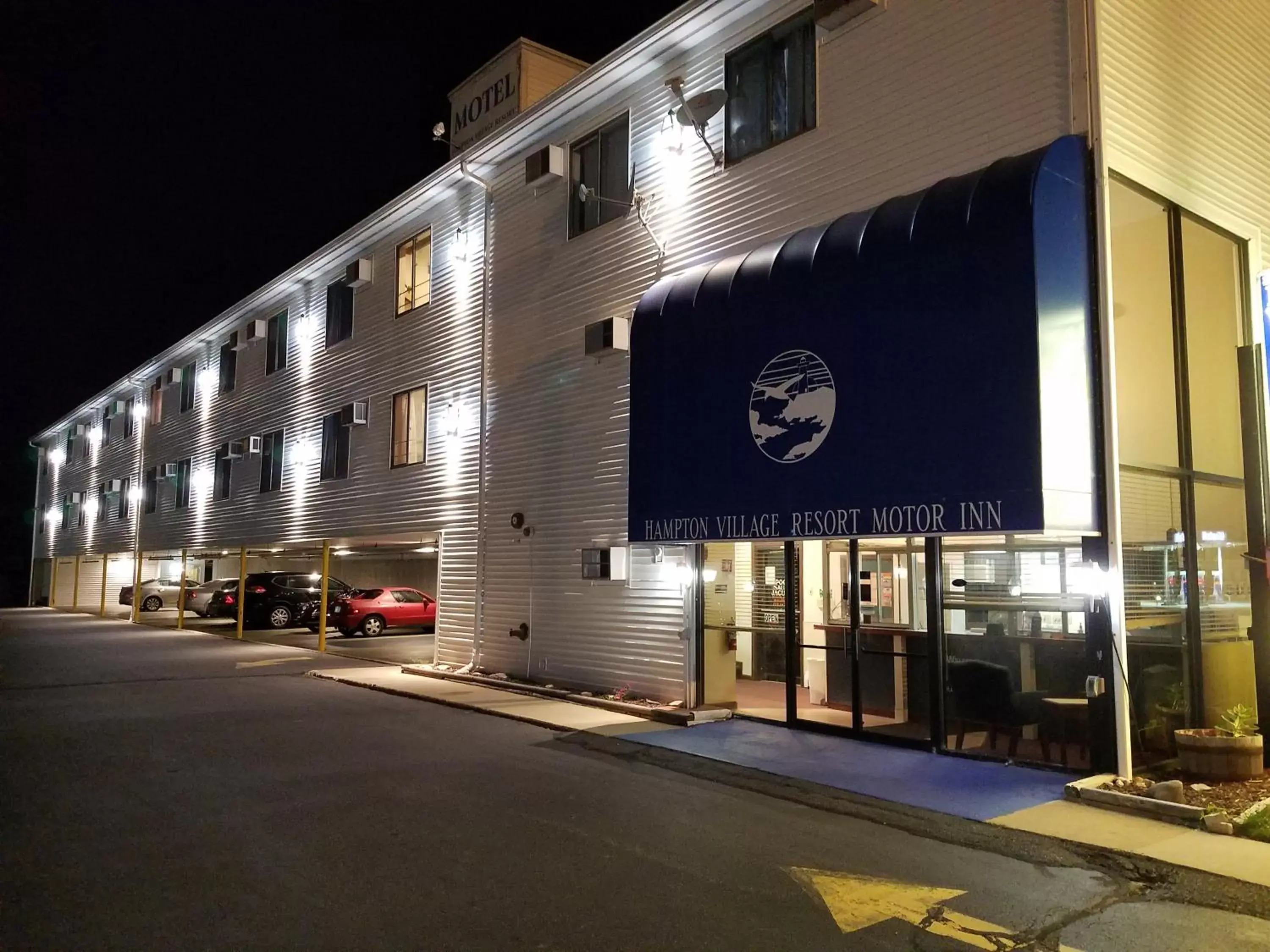 Facade/entrance in Hampton Village Inn Facade/entrance in Hampton Village Inn