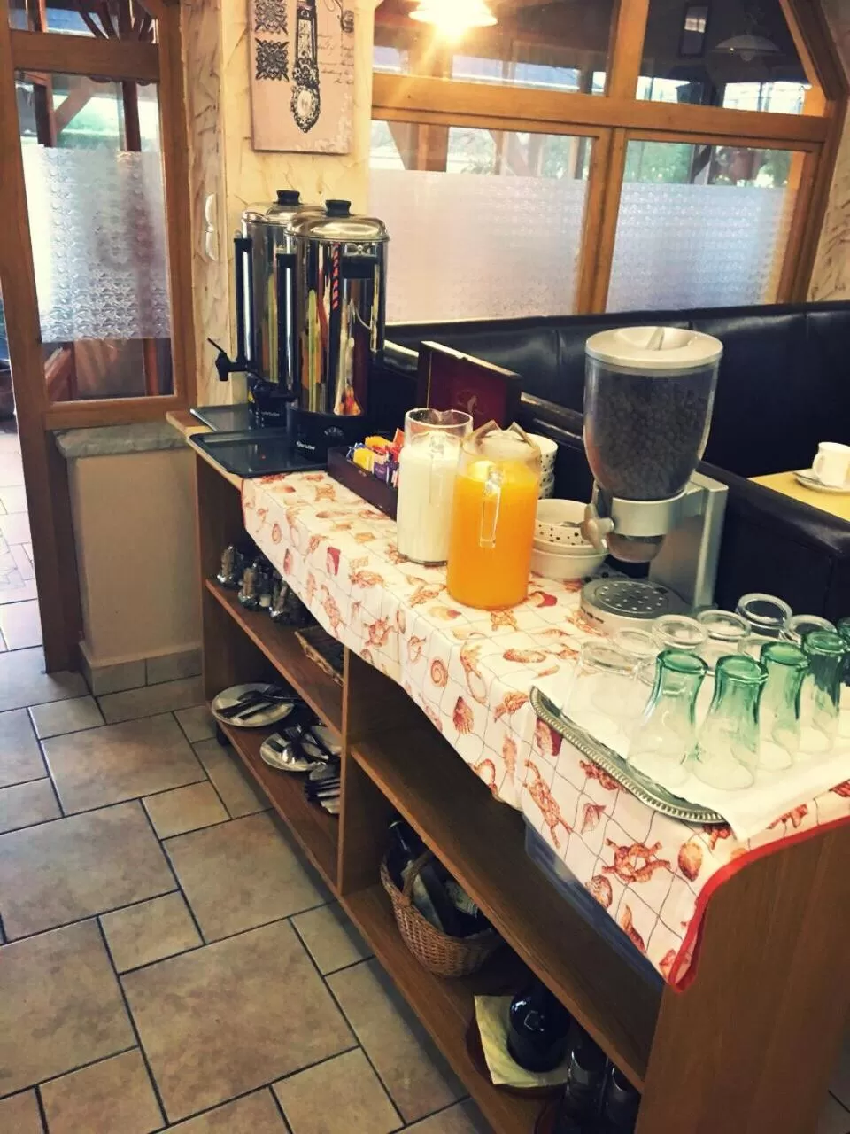 Restaurant/places to eat in Hotel Zéta