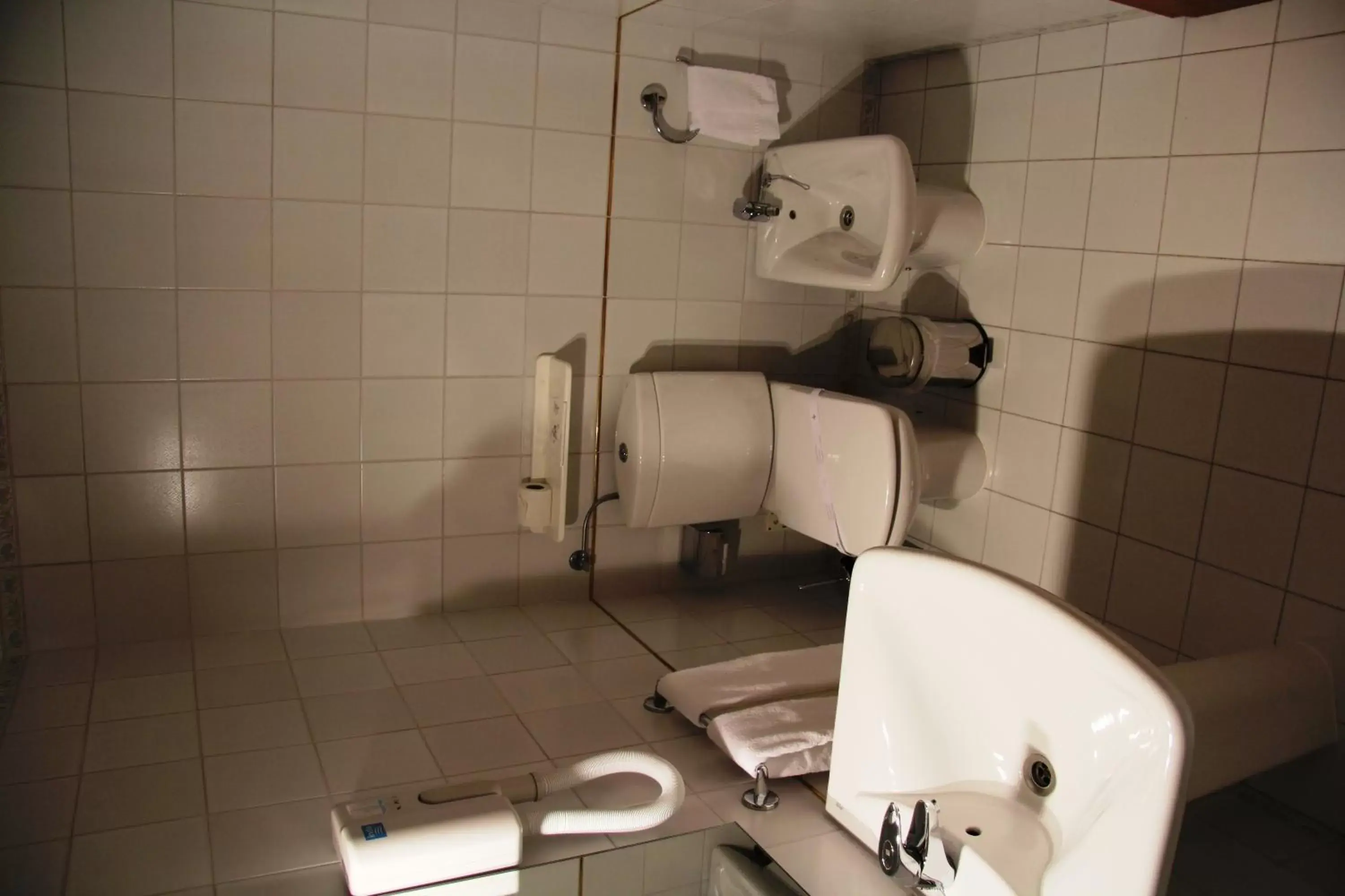 Toilet, Bathroom in Hotel de Arganil