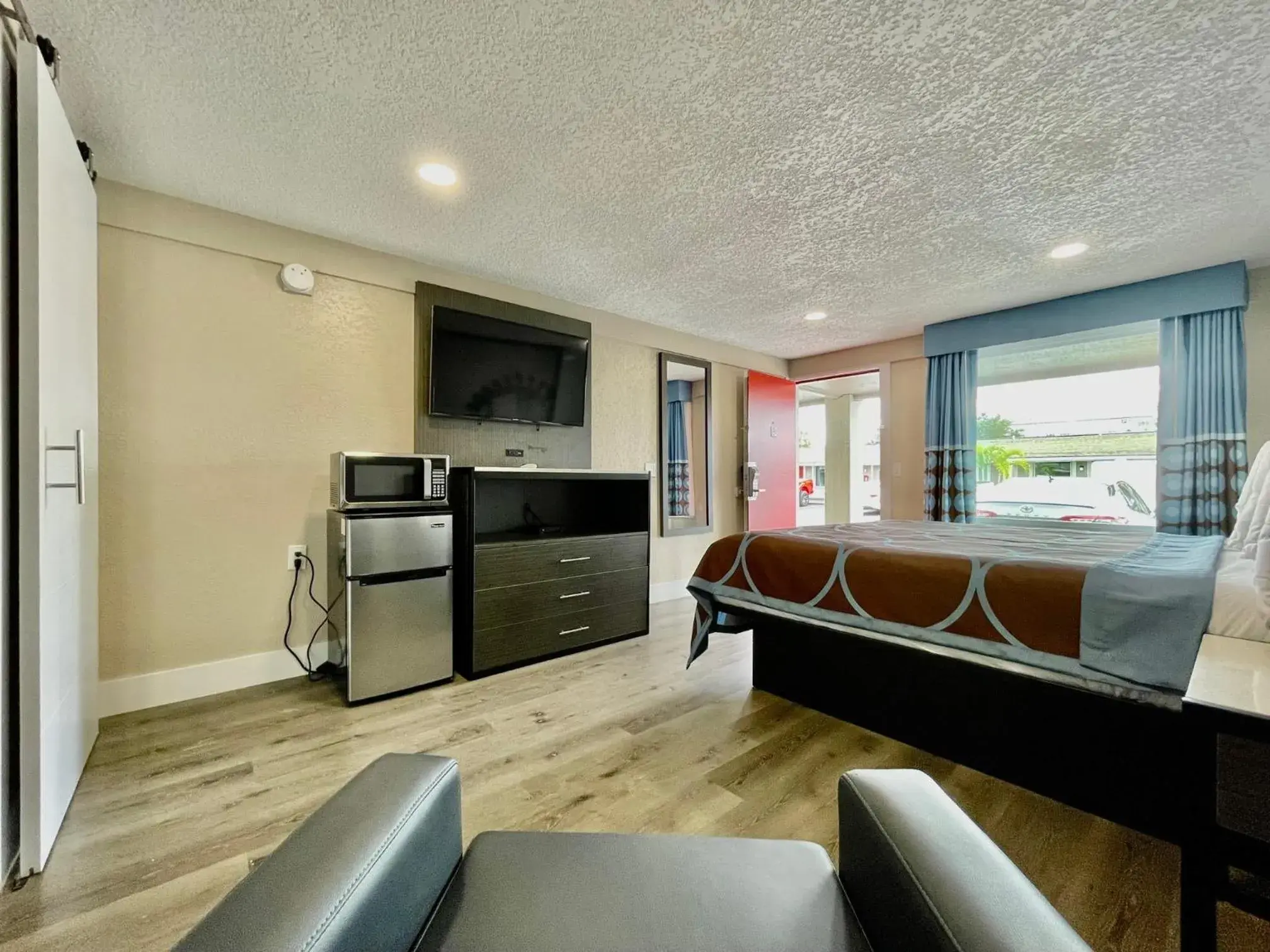 TV and multimedia in Super 8 by Wyndham Kissimmee-Orlando