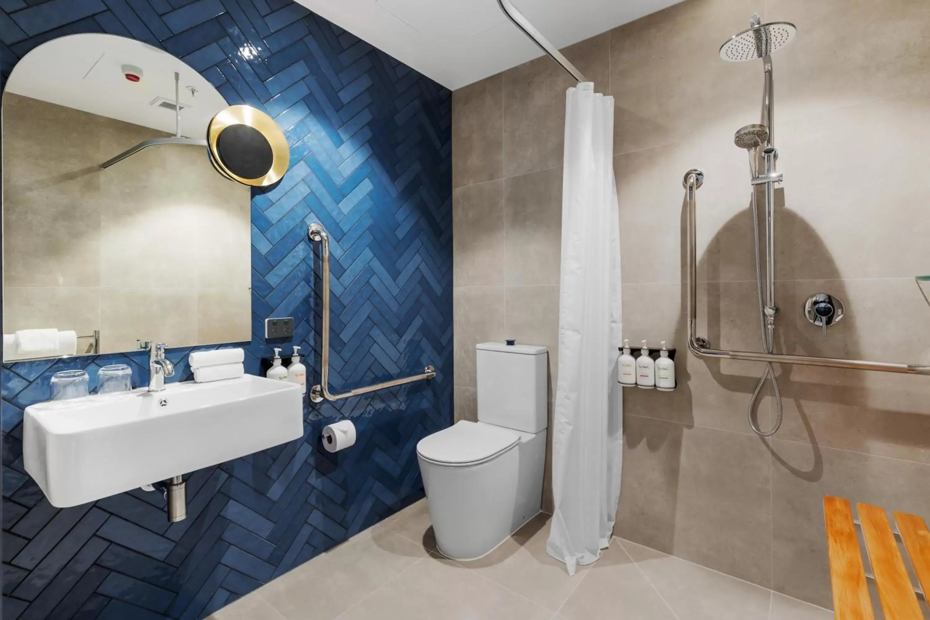 Bathroom in Holiday Inn Queenstown Remarkables Park