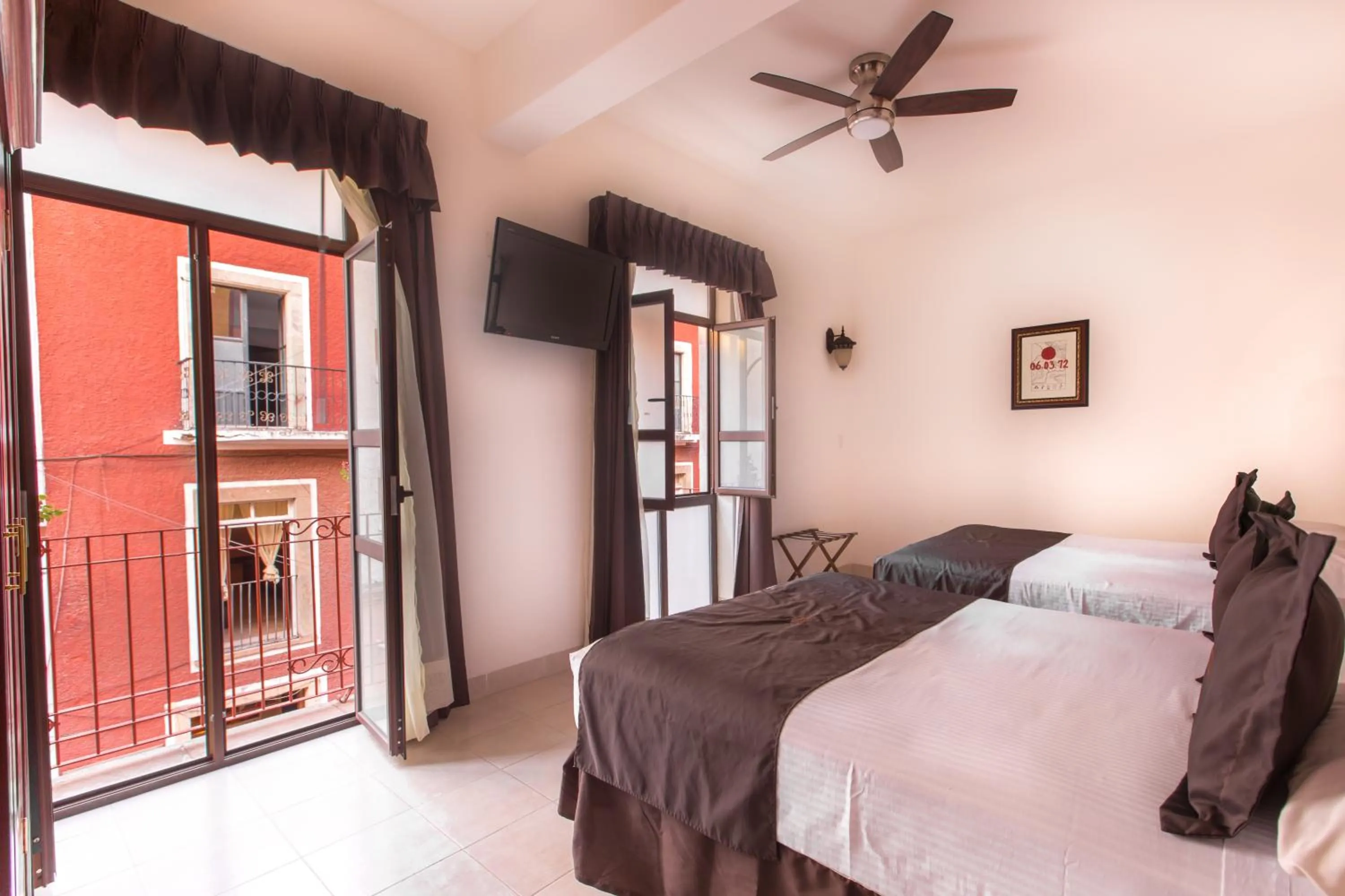 TV and multimedia, Bed in Hotel Santa Regina