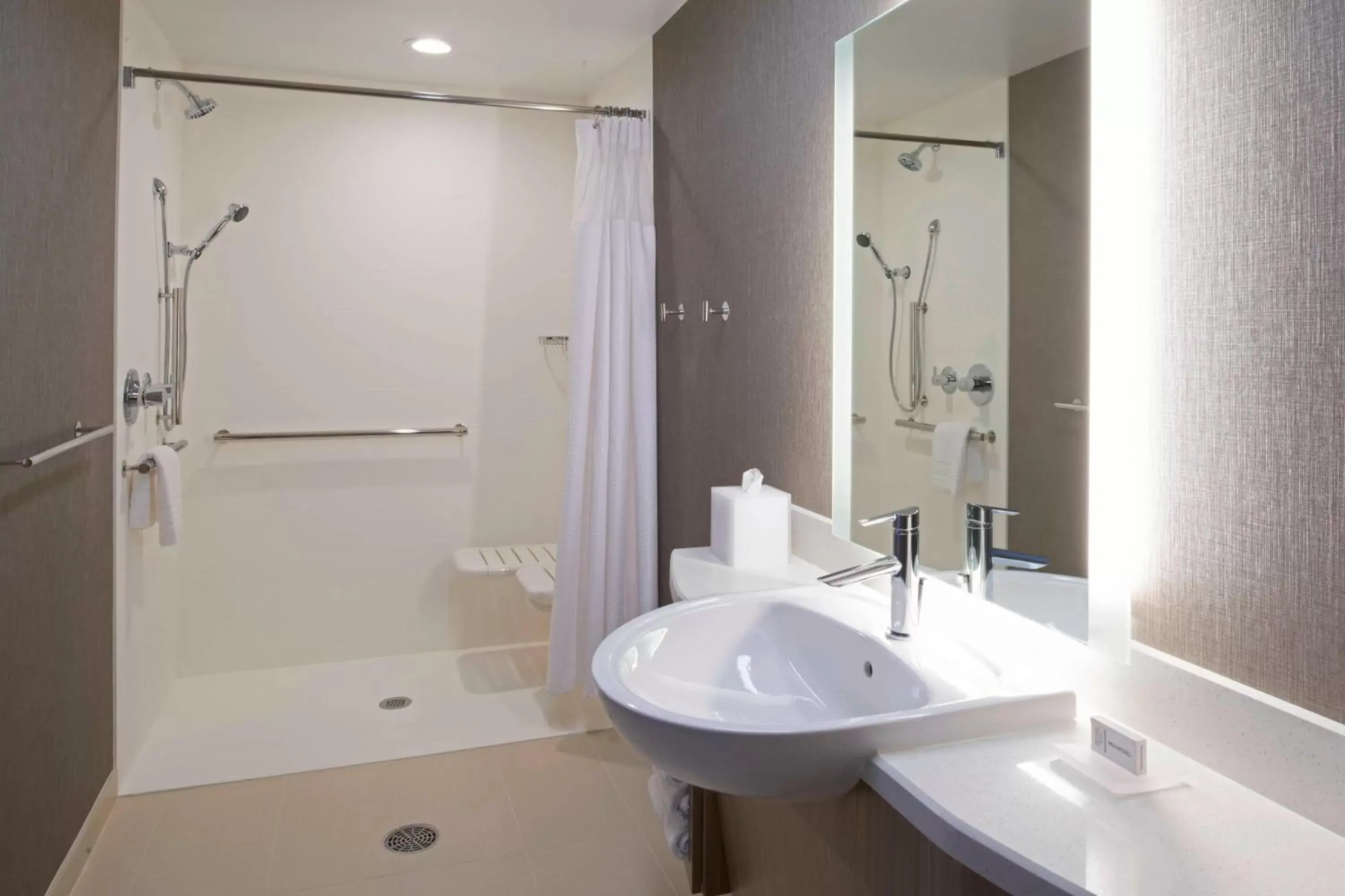 Bathroom in SpringHill Suites by Marriott East Lansing University Area, Lansing Area