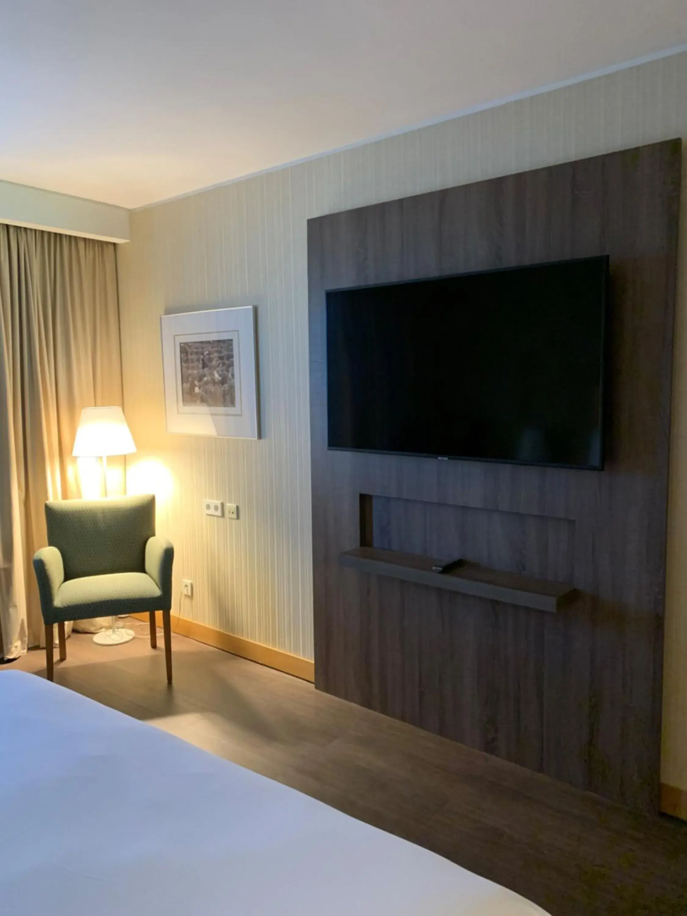 Bedroom, TV/Entertainment Center in Hotel Mercure Porto Gaia