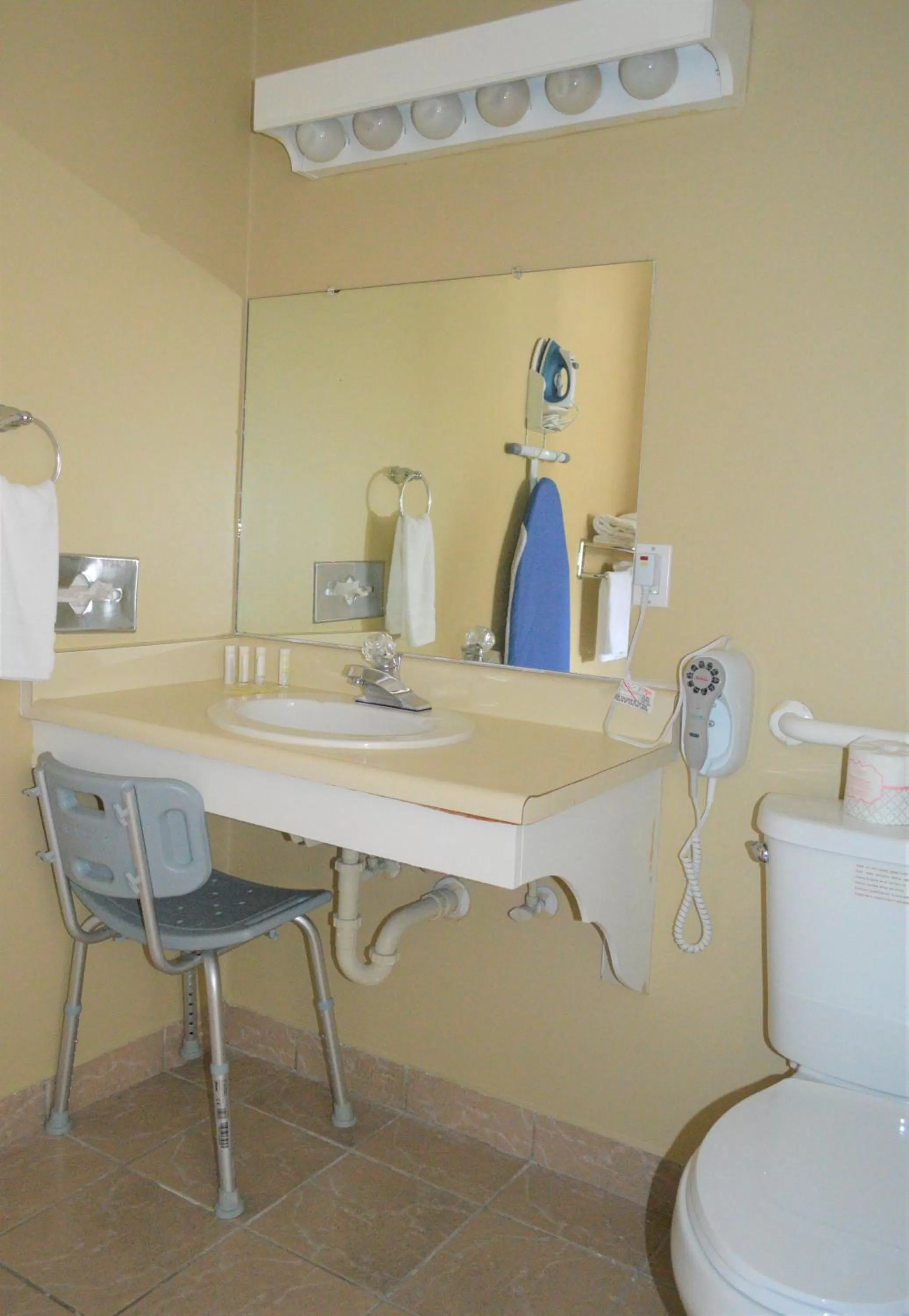 Bathroom in Omeo Suites Glass Beach
