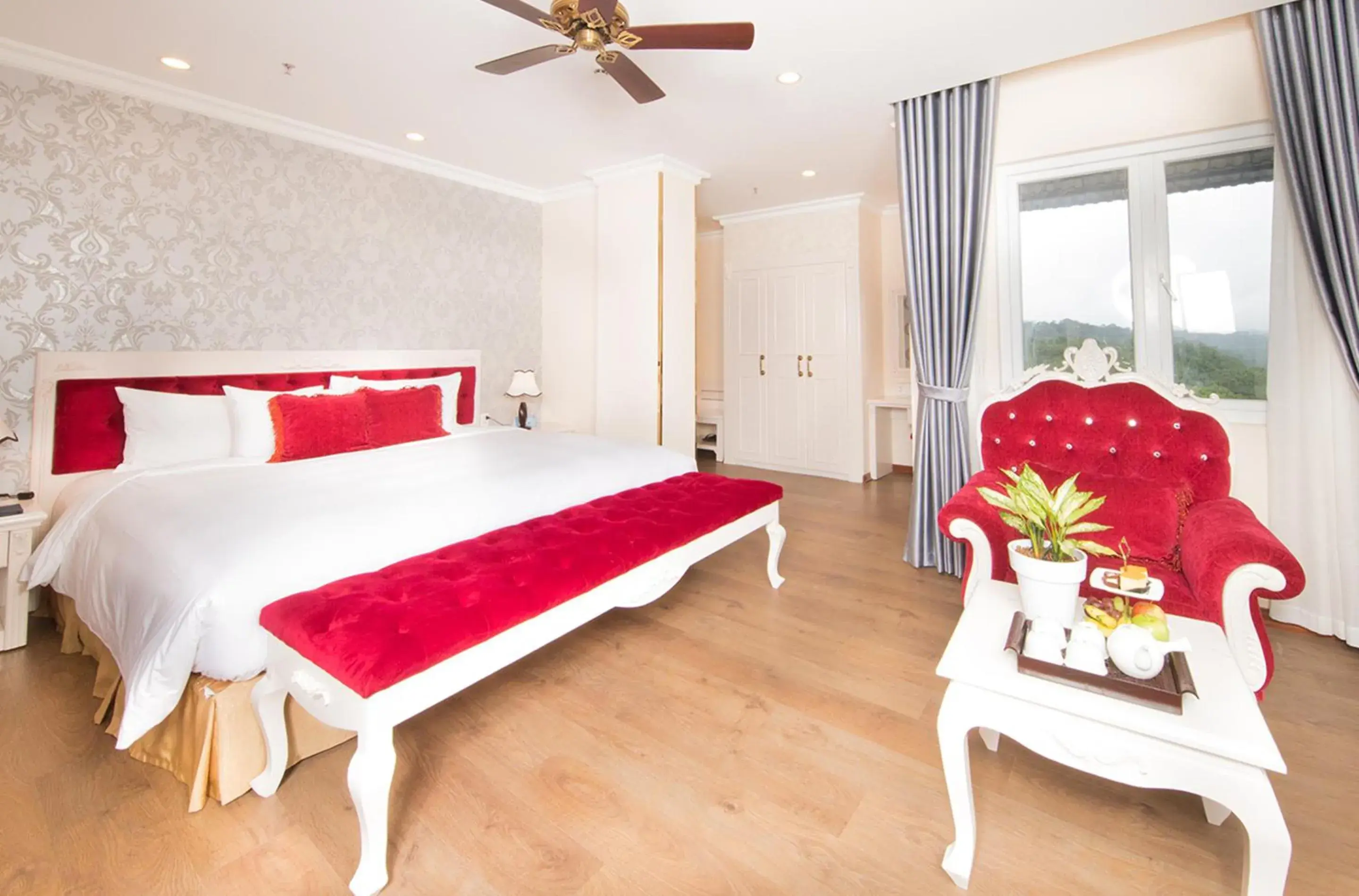 Bedroom, Bed in Ladalat Hotel