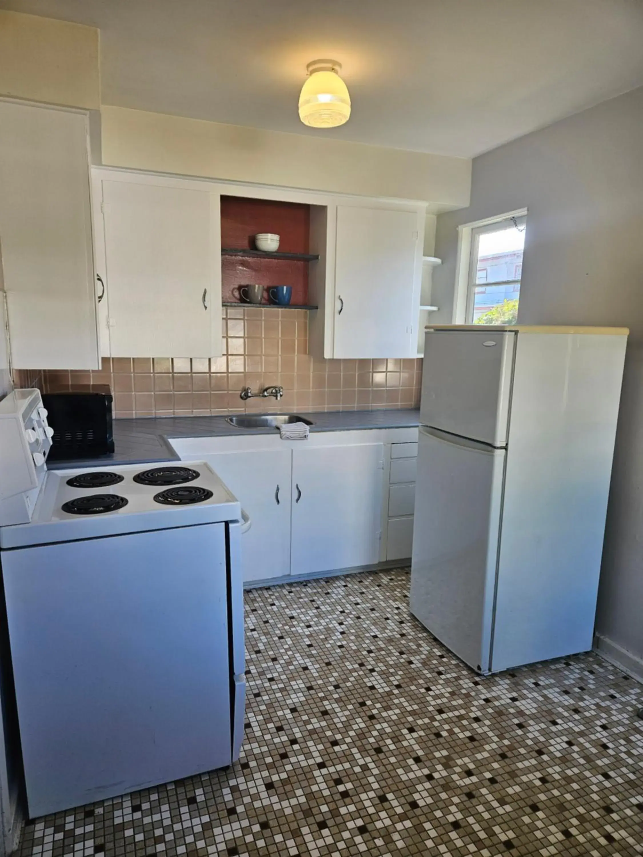 Kitchen or kitchenette, Kitchen/Kitchenette in 2400 Motel