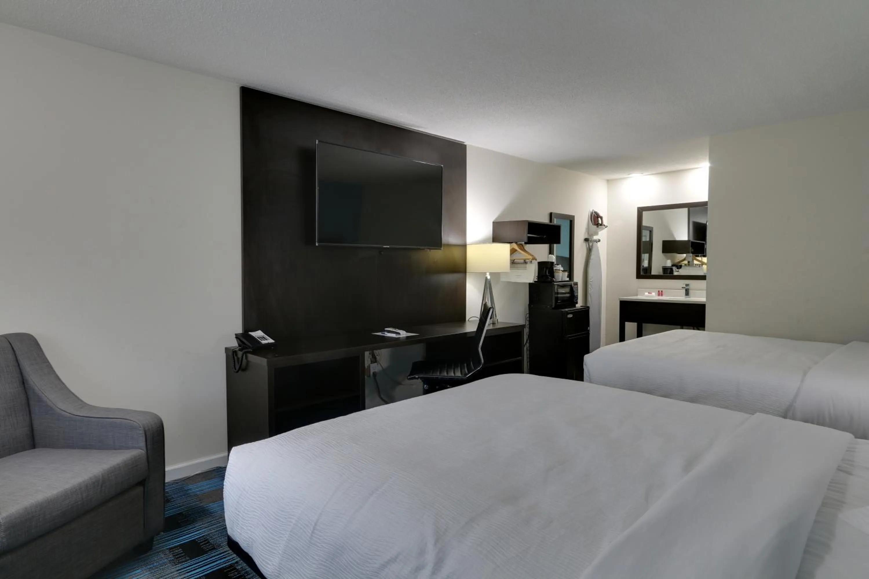 Bedroom, Bed in Travelodge by Wyndham Calhoun South I-75