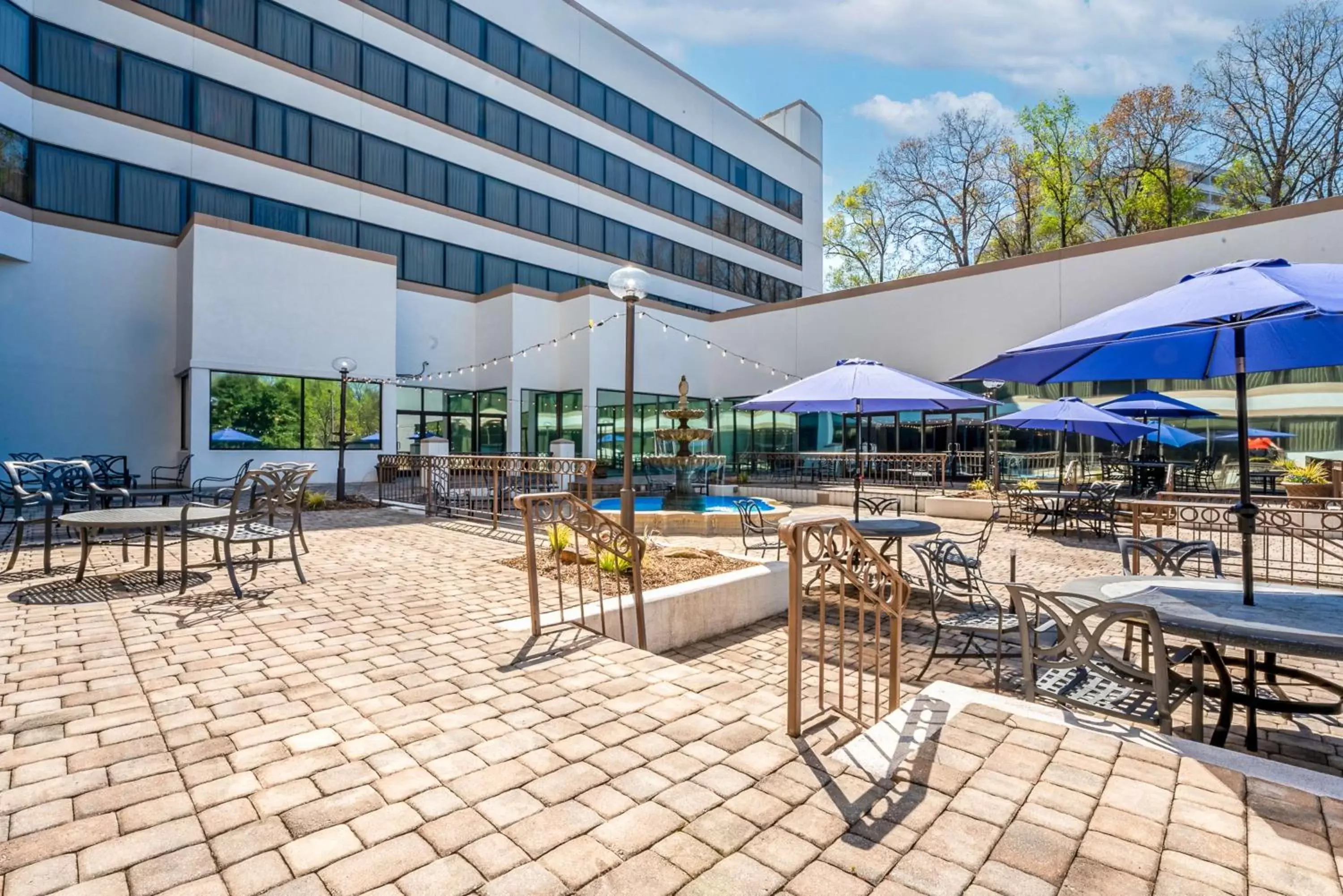 Patio, Restaurant/Places to Eat in DoubleTree by Hilton South Charlotte Tyvola
